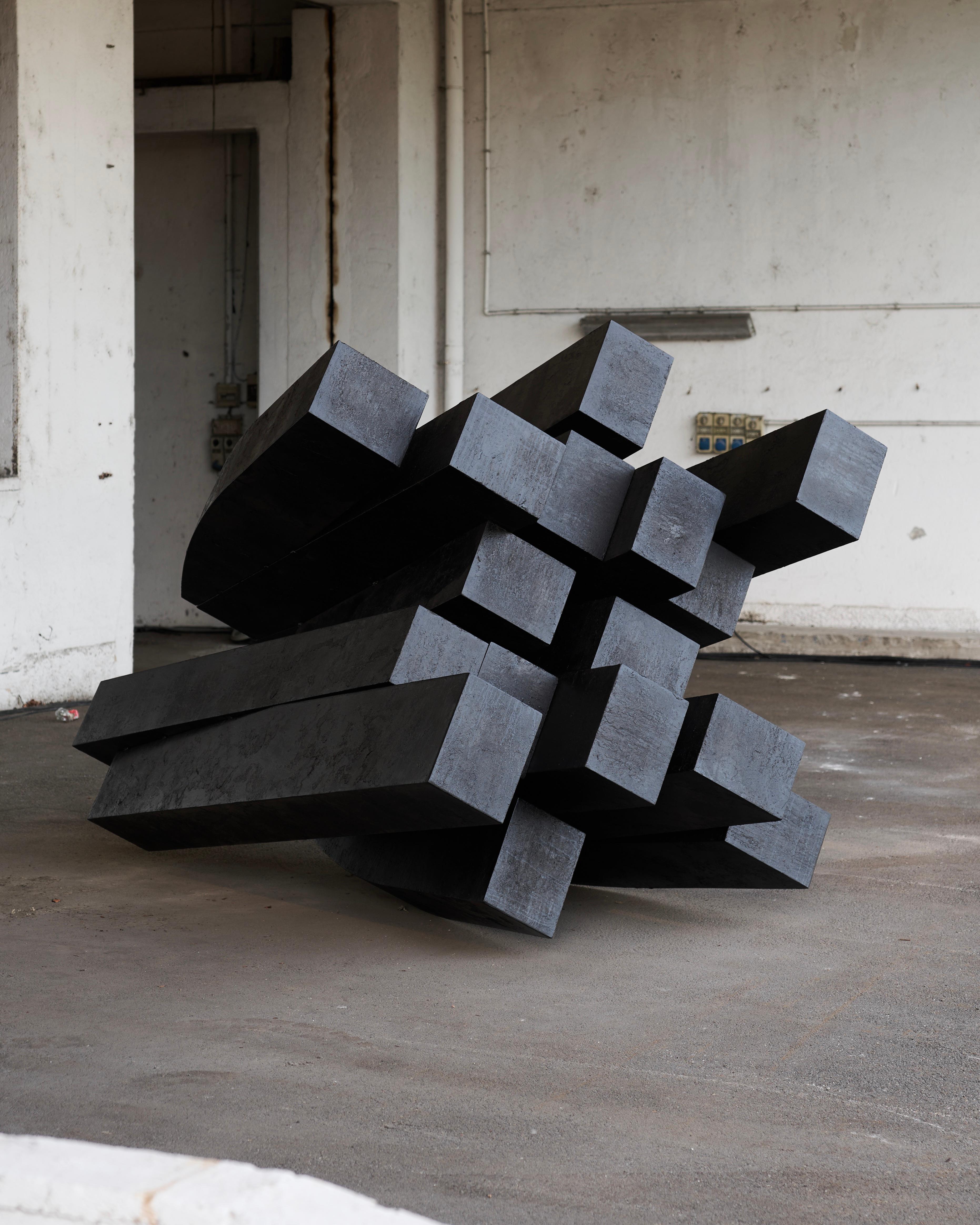 Escultura negra de metal Zoumey de Arno Declercq en Excelente estado para la venta en Lubbeek, BE