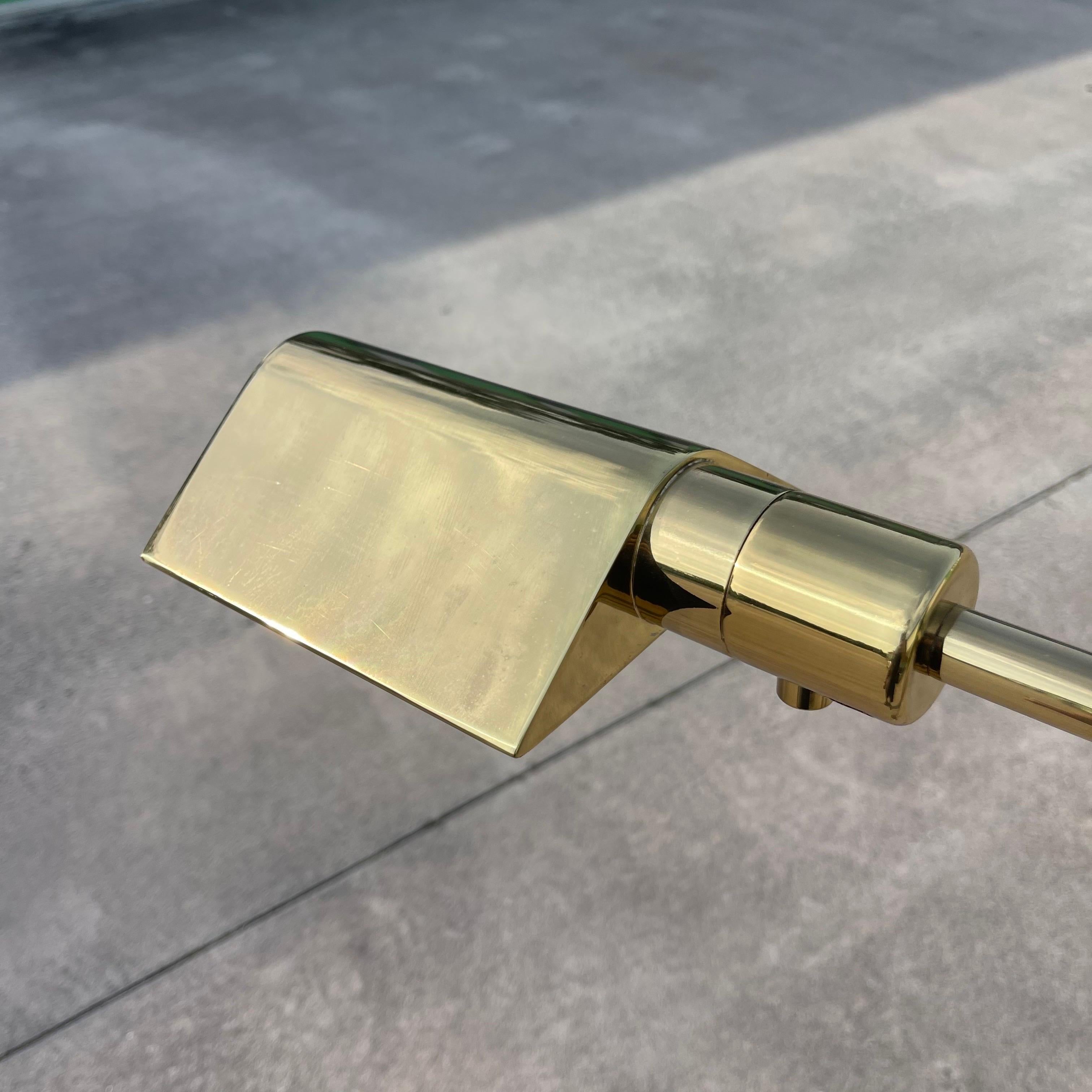 Metalarte para Hansen Lámpara de lectura de latón de altura regulable siglo XX en venta