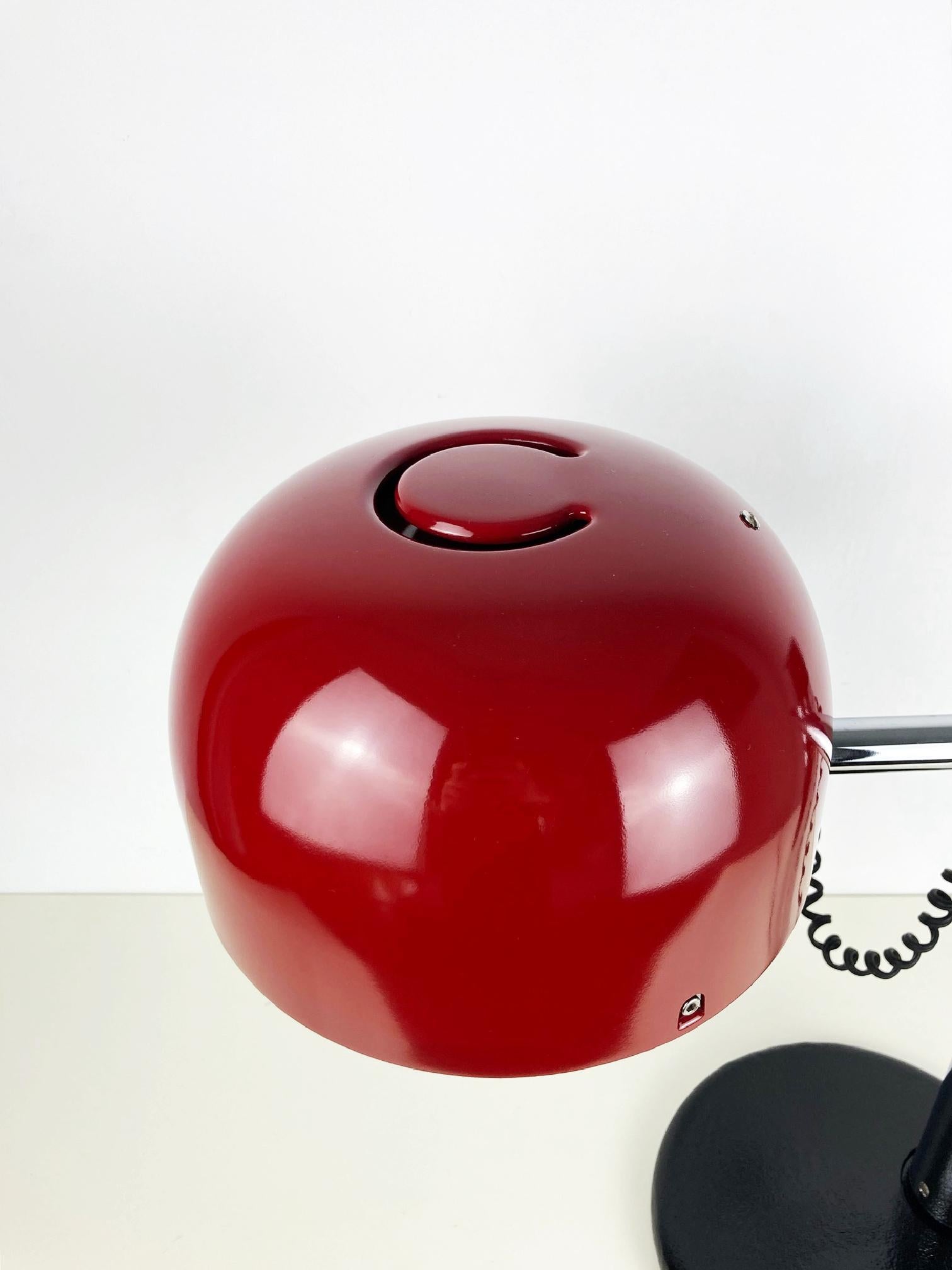 Metalarte Table Lamp by Enrique Franch: A 1970s Spanish Design Gem

The Metalarte table lamp, designed by Enrique Franch in the 1970s, is a remarkable piece that exemplifies the innovative spirit and design excellence of this era. Metalarte, a