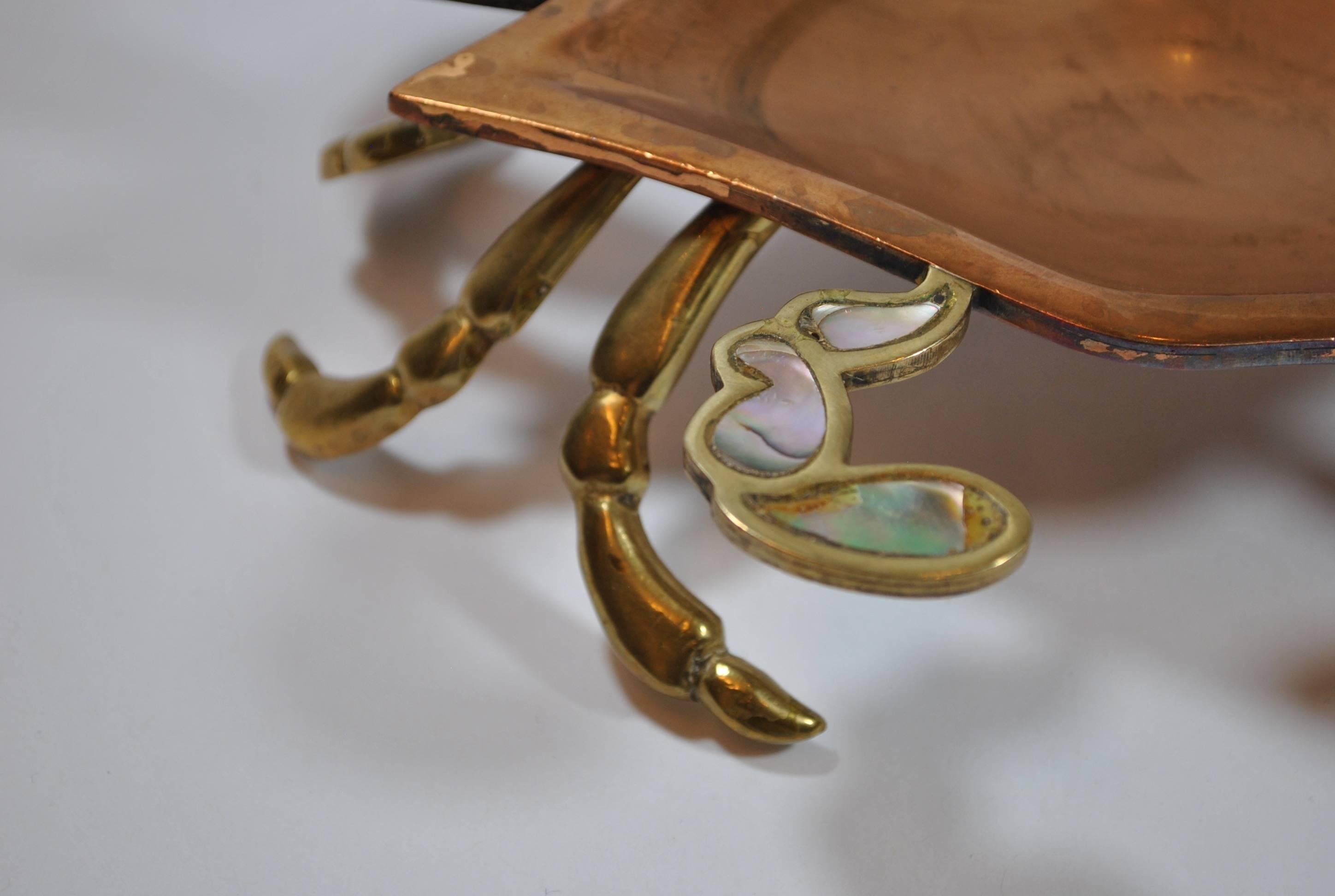 Metales Casados (Mixed metals): brass and copper with details of Abalone tray in the shape of a crab elaborated by “Los Castillo” workshop in Taxco, Guerrero, Mexico. 

“Los Castillo” workshop was established by three Castillo brothers: Miguel,