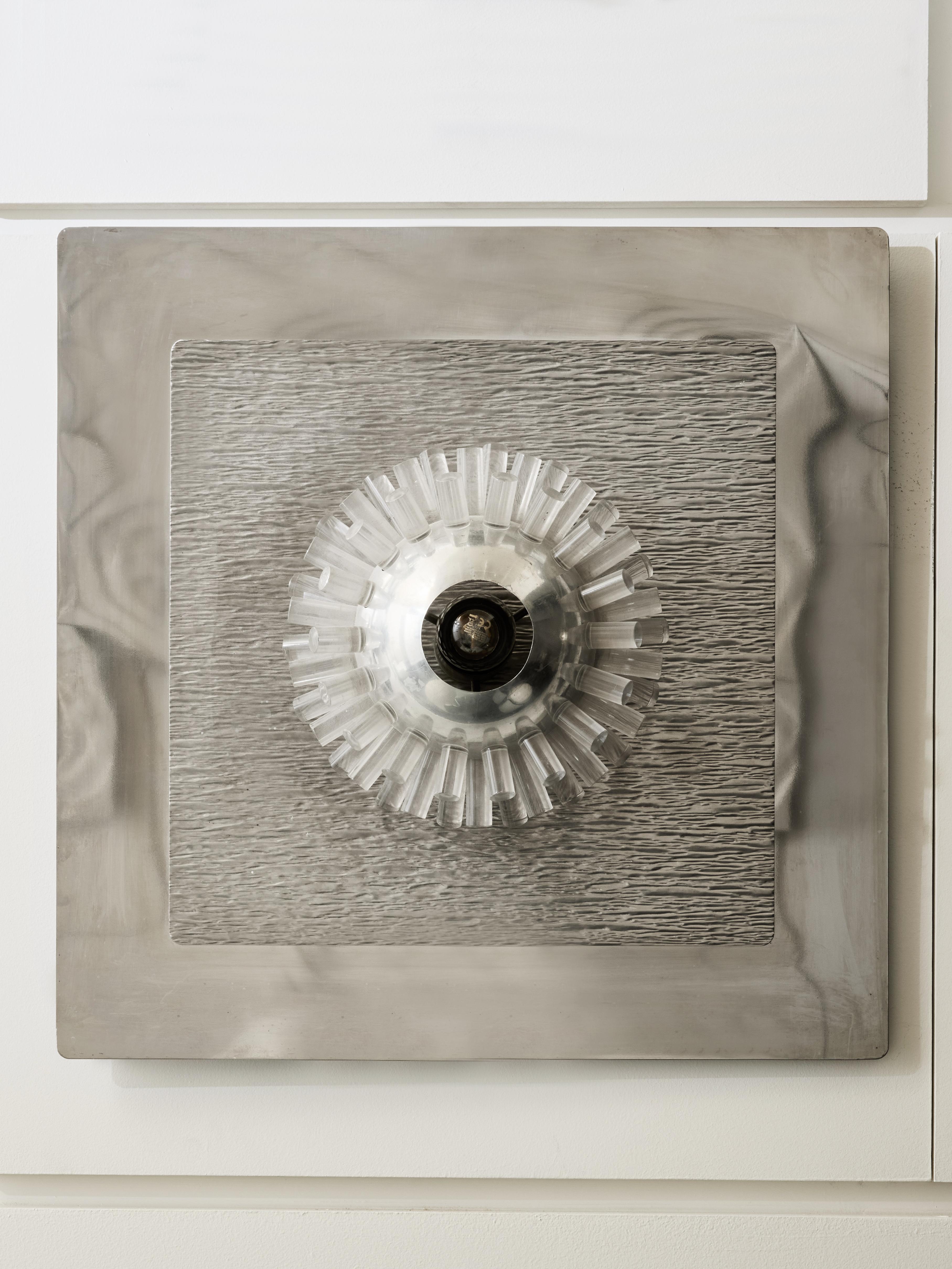 Mid-Century Modern Metall and PLexiglass Wall Sconces by Gaetano Missaglia For Sale