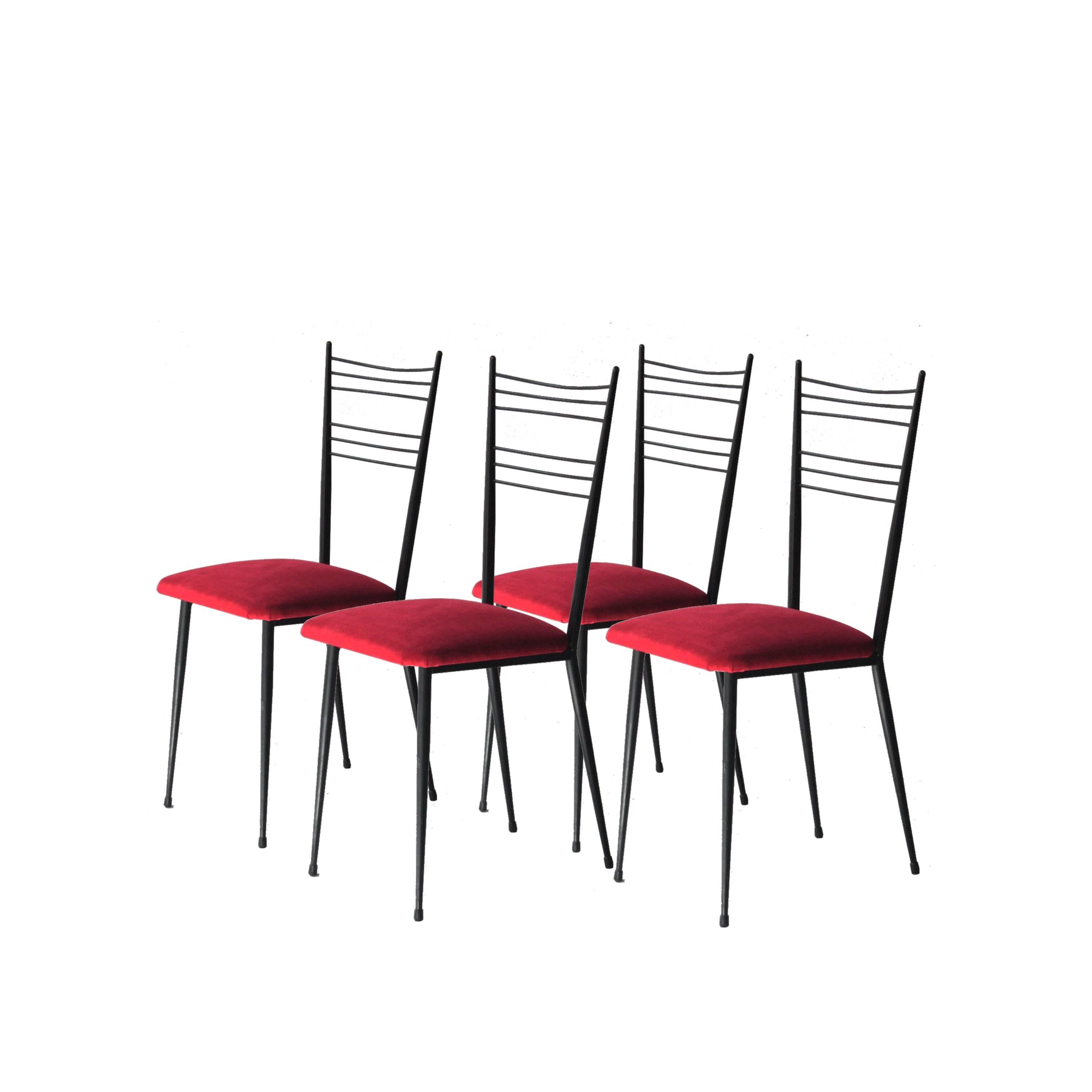 Set of four chairs with metal structure lacquered in black and seat with wooden structure upholstered in cotton velvet.