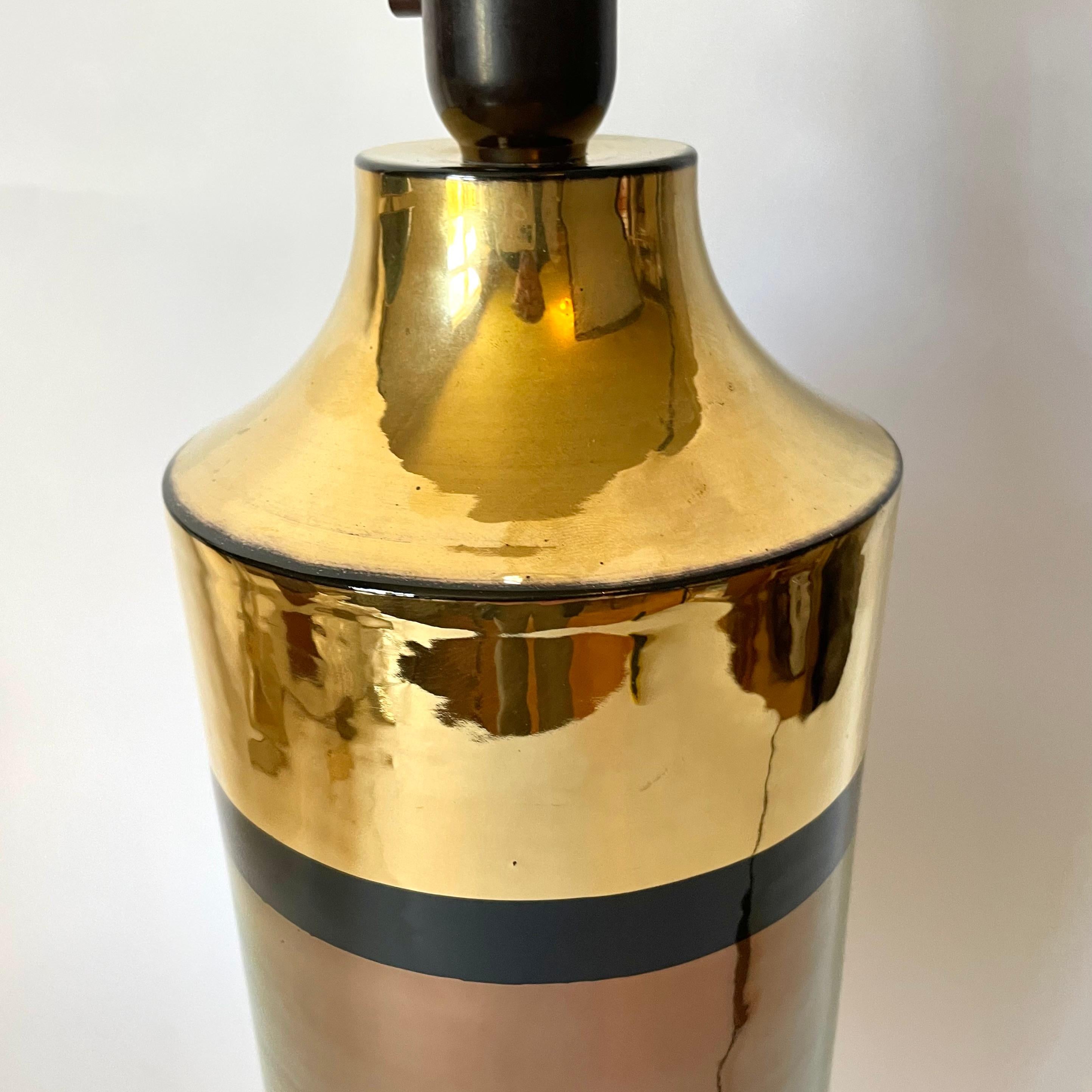 Metà XX secolo Lampada da tavolo in ceramica smaltata metallizzata di Bitossi per Bergboms degli anni '60 in vendita