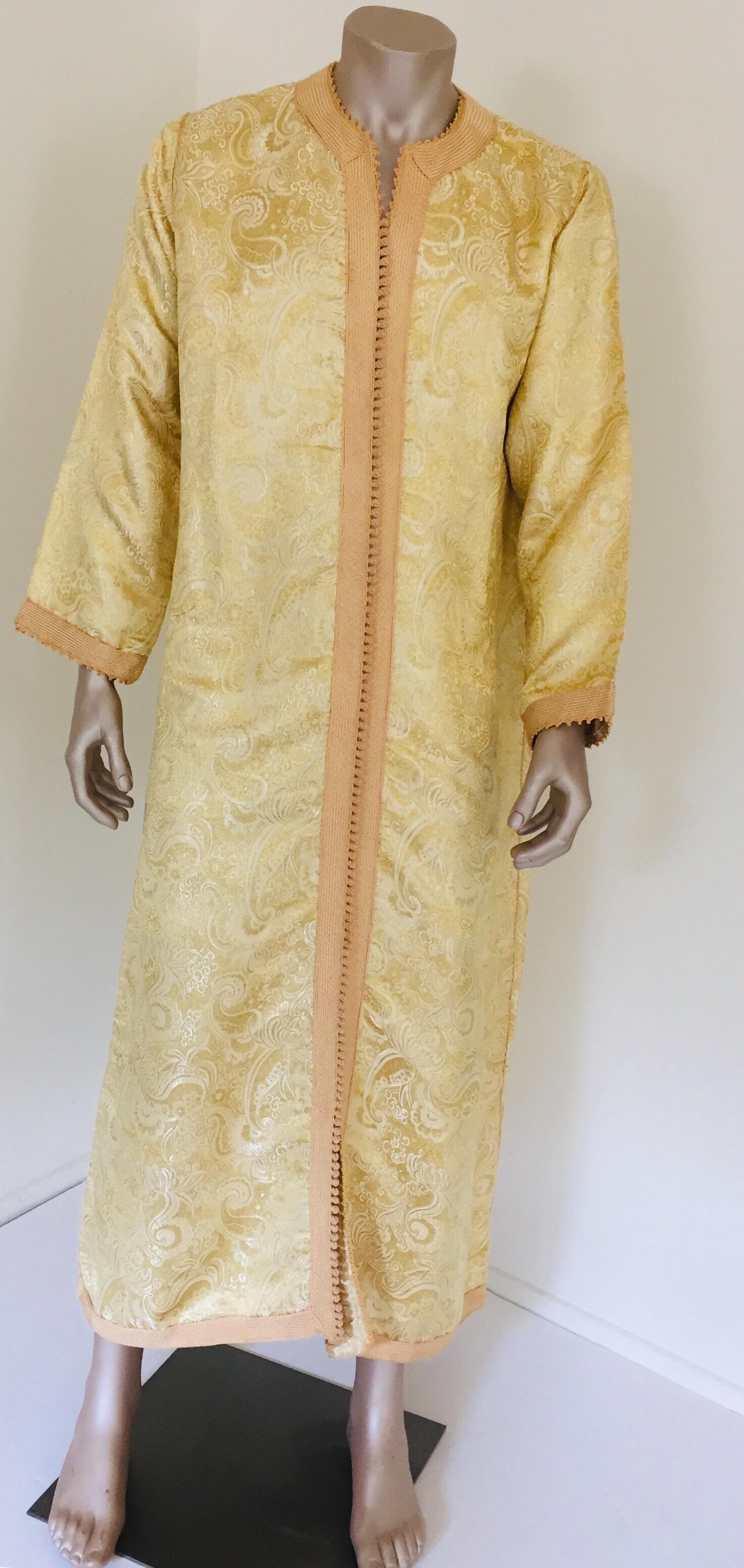 Evening or interior metallic gold brocade dress kaftan with silver and gold trim.
handmade ceremonial caftan from North Africa, Morocco.
Vintage exotic 1970s silver metallic brocade caftan gown.
The luminous gold metallic caftan maxi dress caftan
