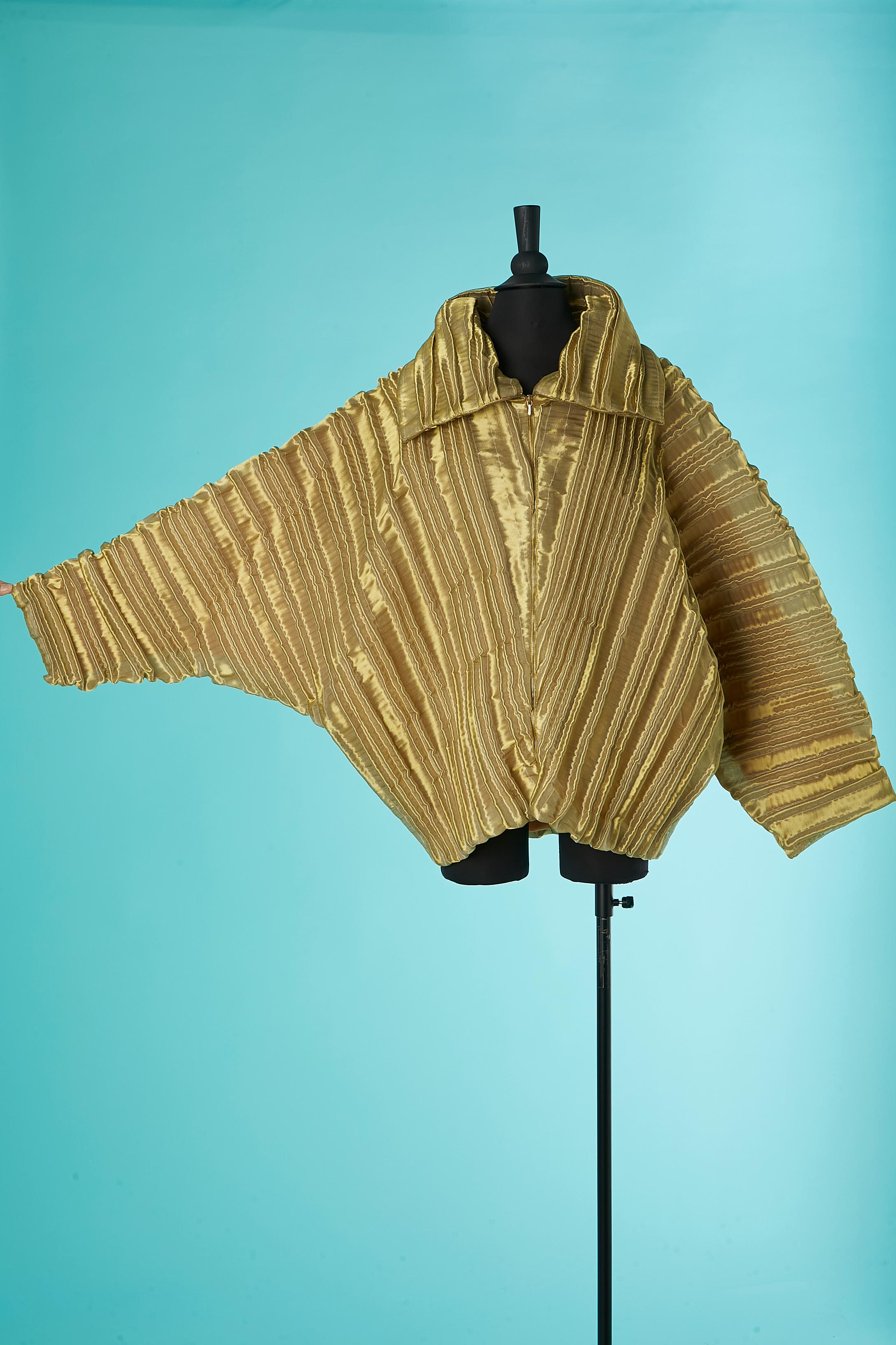 Metallic Gold pleated jacket with zip closure in the middle front. 
Fabric composition: 99% polyester, 1% elasthane. 
SIZE M 