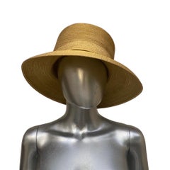 Chapeau moderniste en paille dorée métallisée de Frank Olive pour Neiman Marcus