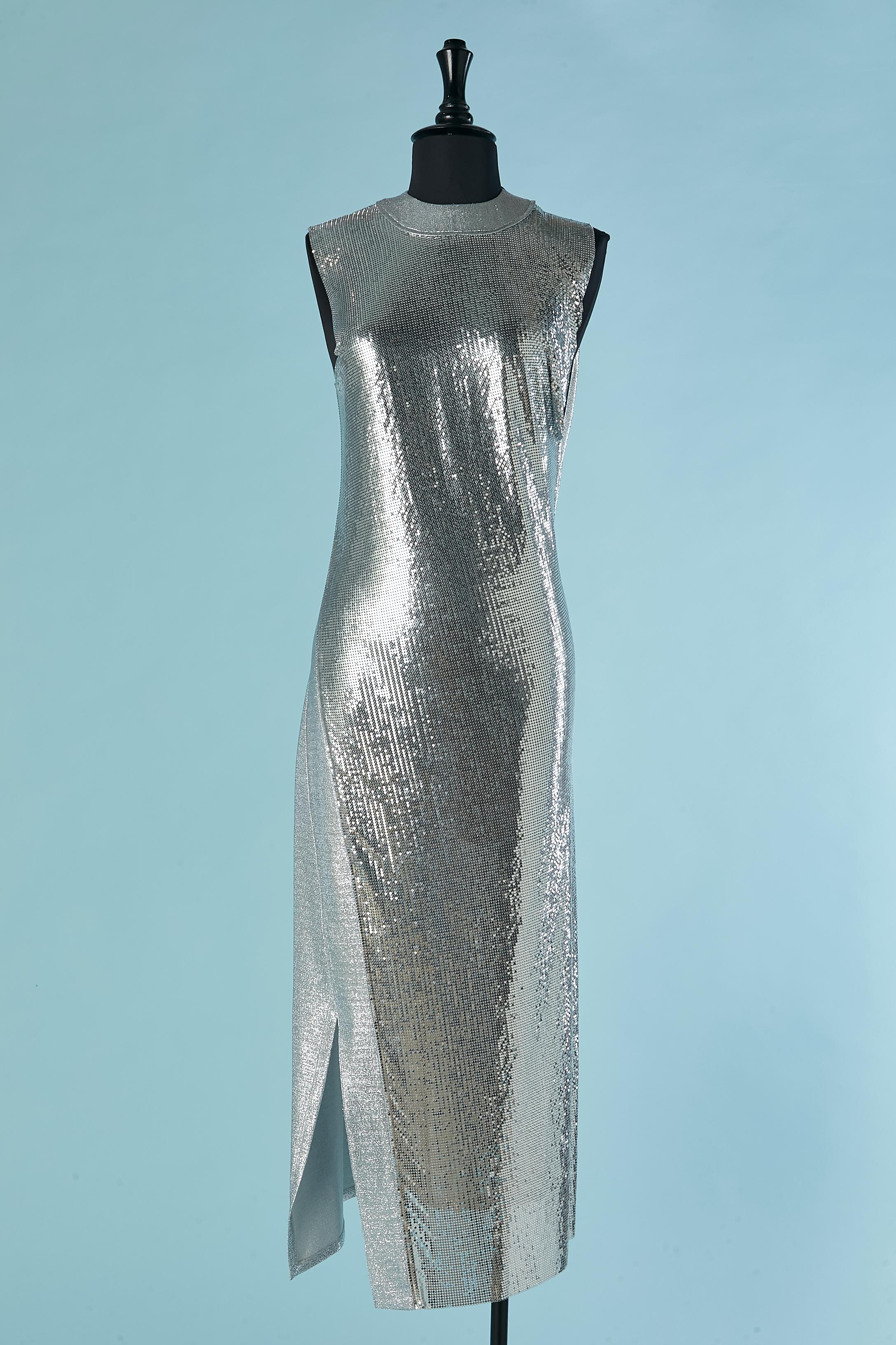 Metallic mesh (100% aluminium) and lurex ( 80% rayon, 15% polyester, 5% elasthane) evening dress. Zip and hook&eye closure on the middle back. Split on the left side, lenght : 35cm. The armhole are different from one side to the other side.
New with