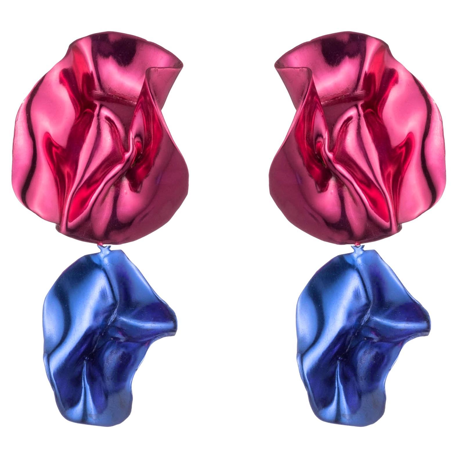 Metallic Rosa und Blaue skulpturale Klapp-Statement-Ohrringe im Angebot