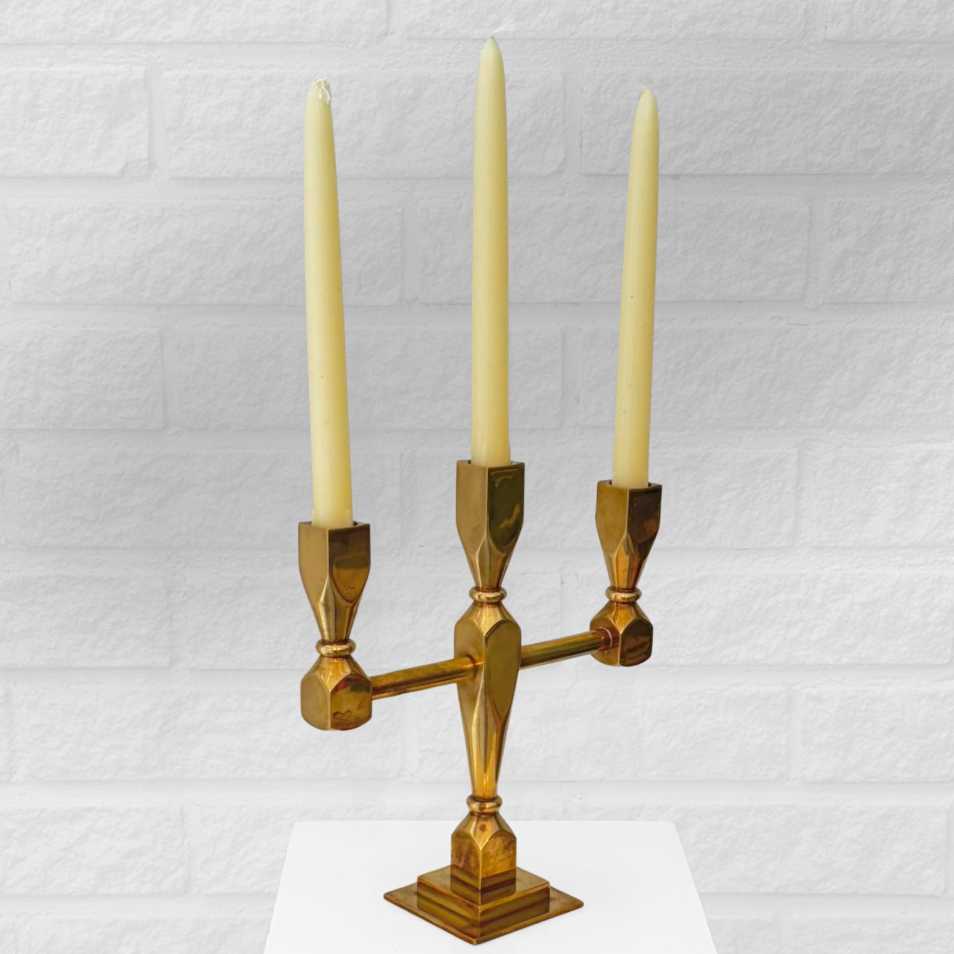 Metallslöjden Gusum, candelabro modernista in ottone, Svezia, anni '60 In condizioni buone in vendita a Forserum, SE
