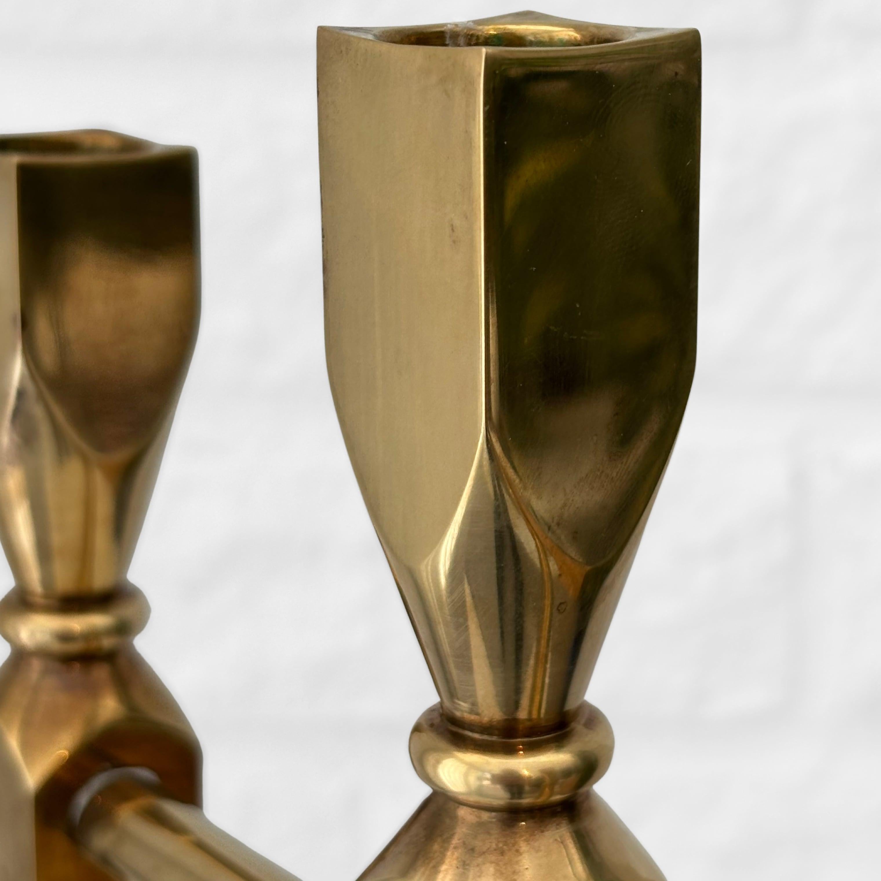 Metallslöjden Gusum, candelabro modernista in ottone, Svezia, anni '60 in vendita 1