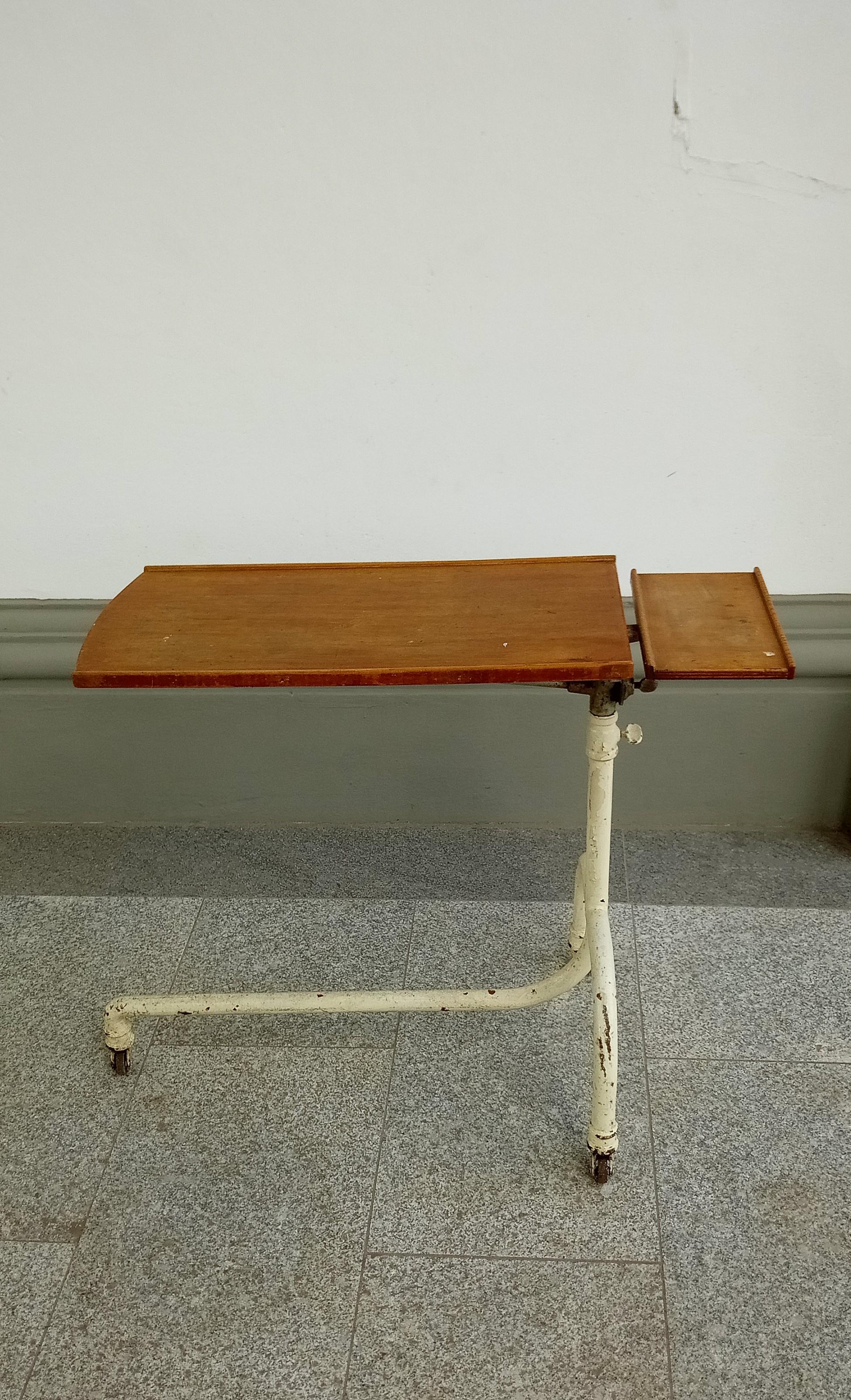 Metalltubenwagen aus den 50er Jahren (Bauhaus) im Angebot