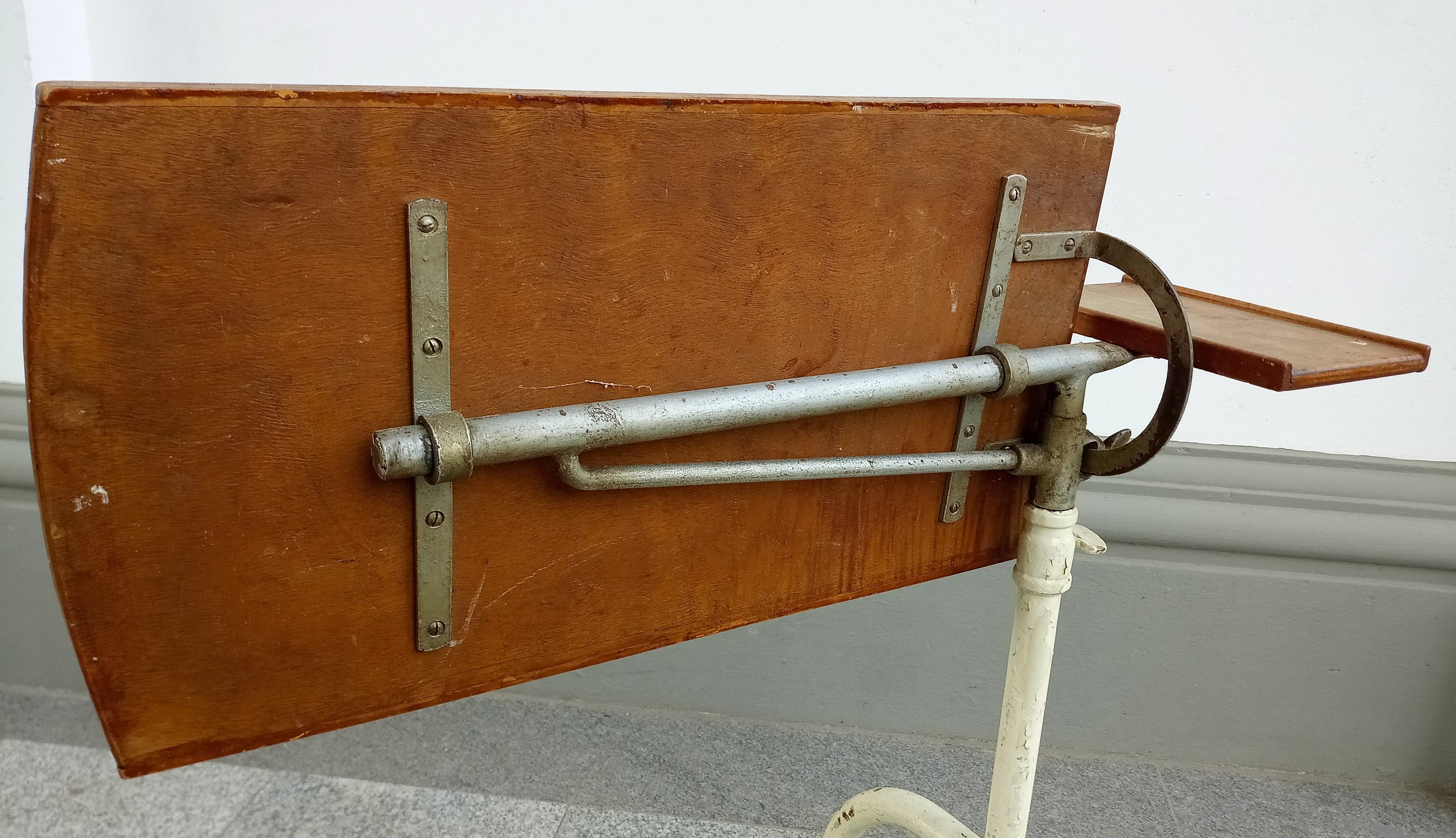 Metalltubenwagen aus den 50er Jahren im Zustand „Starke Gebrauchsspuren“ im Angebot in Kiel, SH
