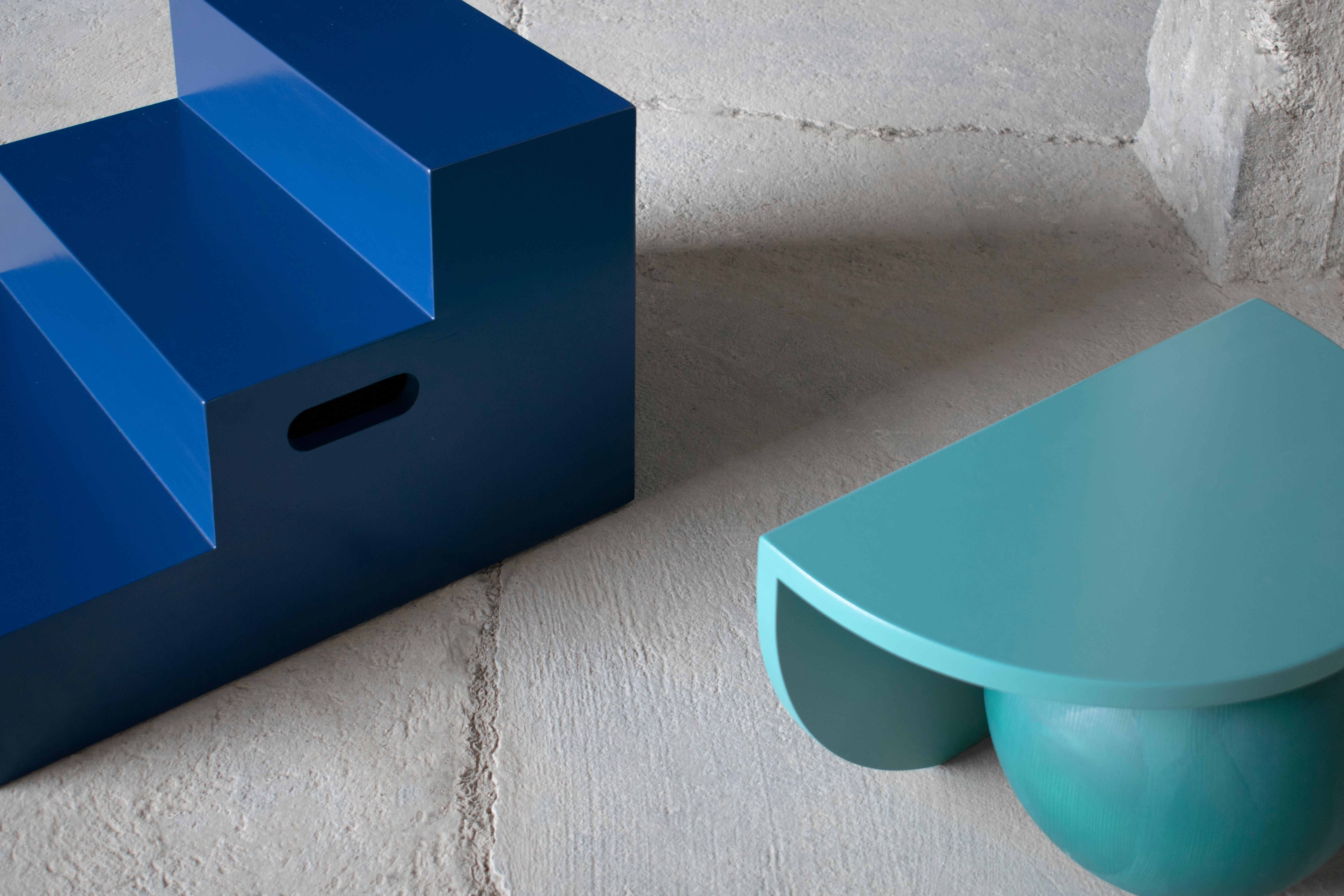 Minimaliste Table de nuit / table d'appoint METAMORPHIC bleu en vente