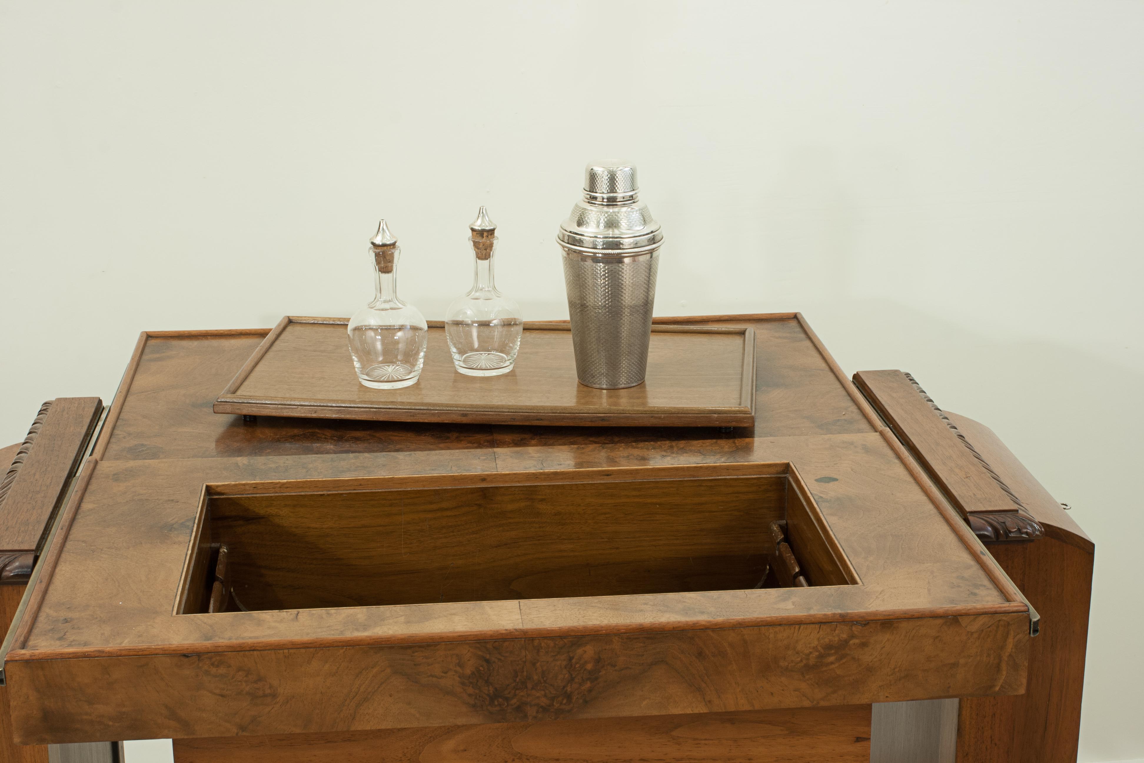 Metamorphic Drinks Table or Trolley, Cocktail Cabinet in Walnut In Good Condition In Oxfordshire, GB