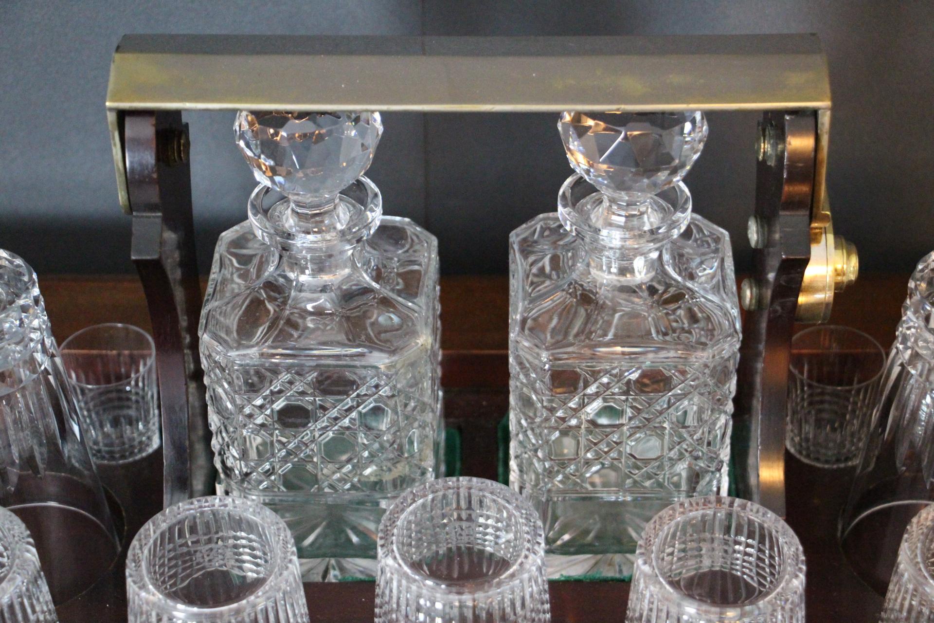 Metamorpher Cocktailschrank, Cocktailbar, Barflaschenschrank, Barflaschenbar, Baccarat-Kristall (20. Jahrhundert) im Angebot