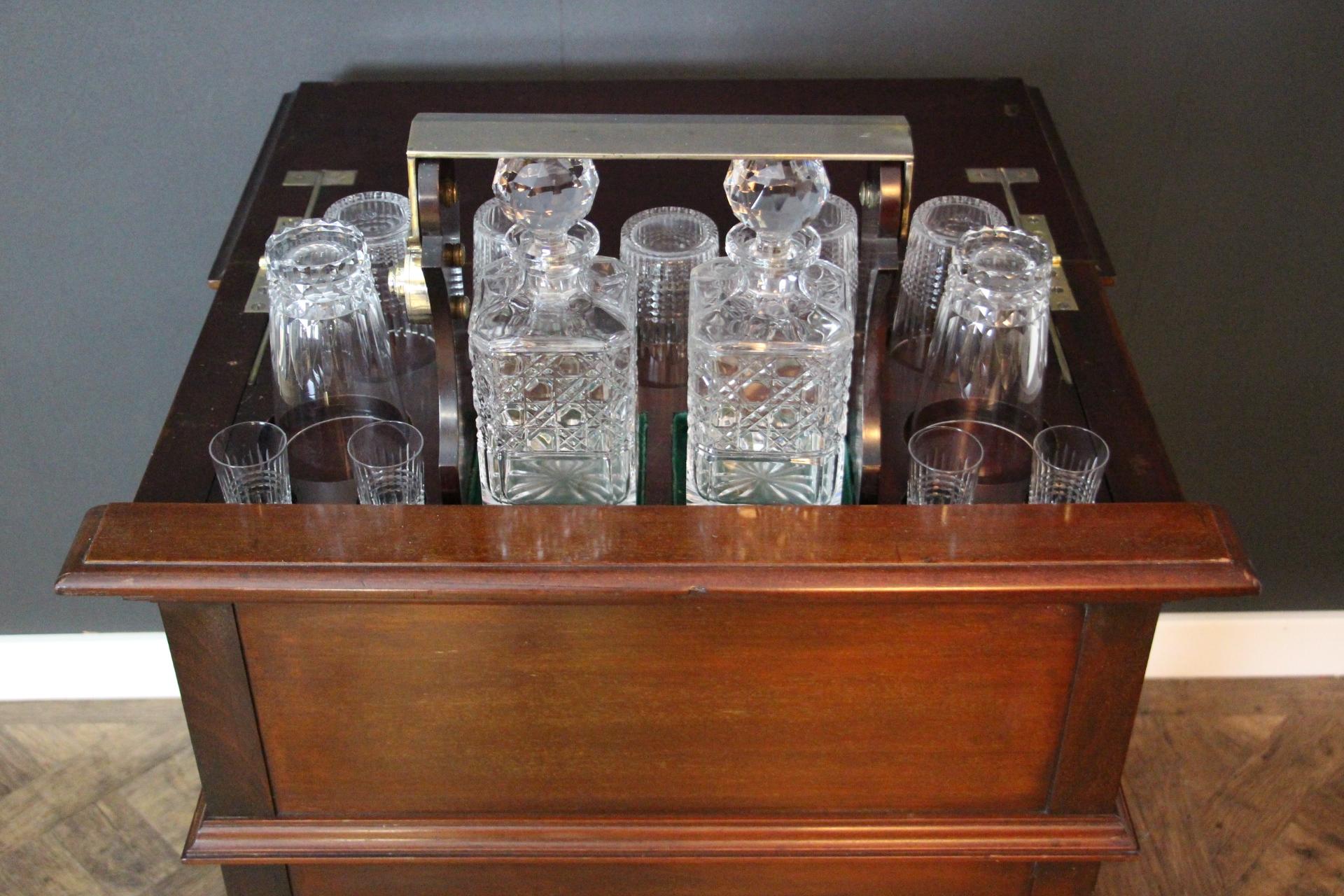 Metamorphic Rising Drink Cabinet, Cocktail Bar, Dry Bar, Baccarat Crystal In Good Condition For Sale In Saint-Ouen, FR