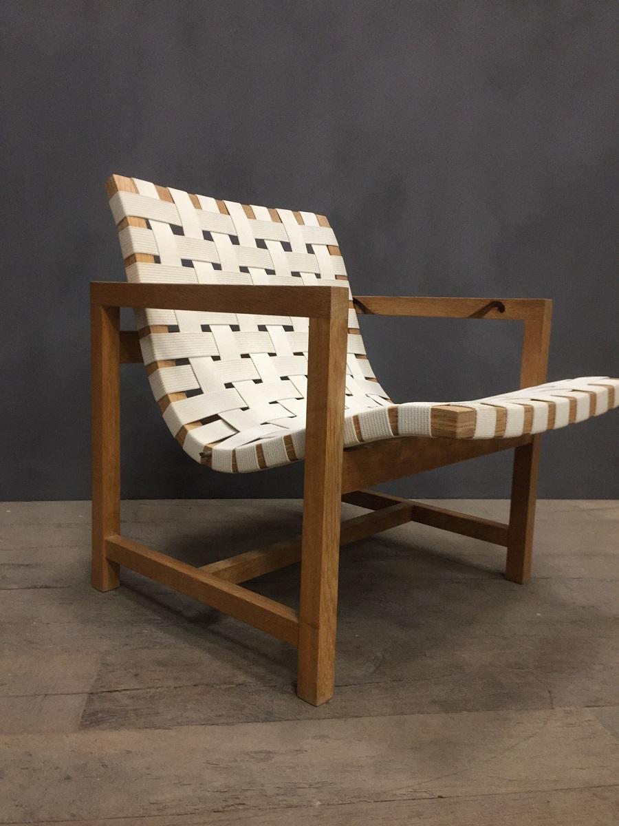 This great little oak chair is absolutely brilliant in its simplicity. Not only the perfect proportions but also the ingenious seat sliding system make it one of a kind. Made in the late 1960s by an anonymous furniture maker it marries clear lines