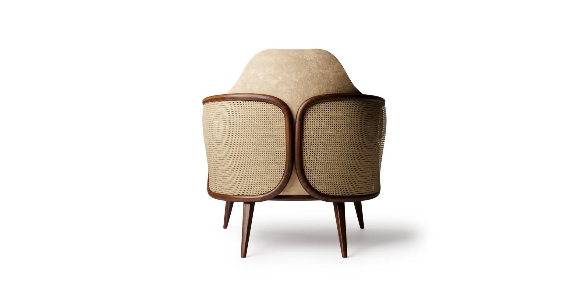 The Metamorphosis armchair with a unique round shape reminds us of wonderful butterflies.
These are the emblematic symbol of the personal transformation that Alma de Luce pays tribute to by inspiring us with the beauty and simplicity of the