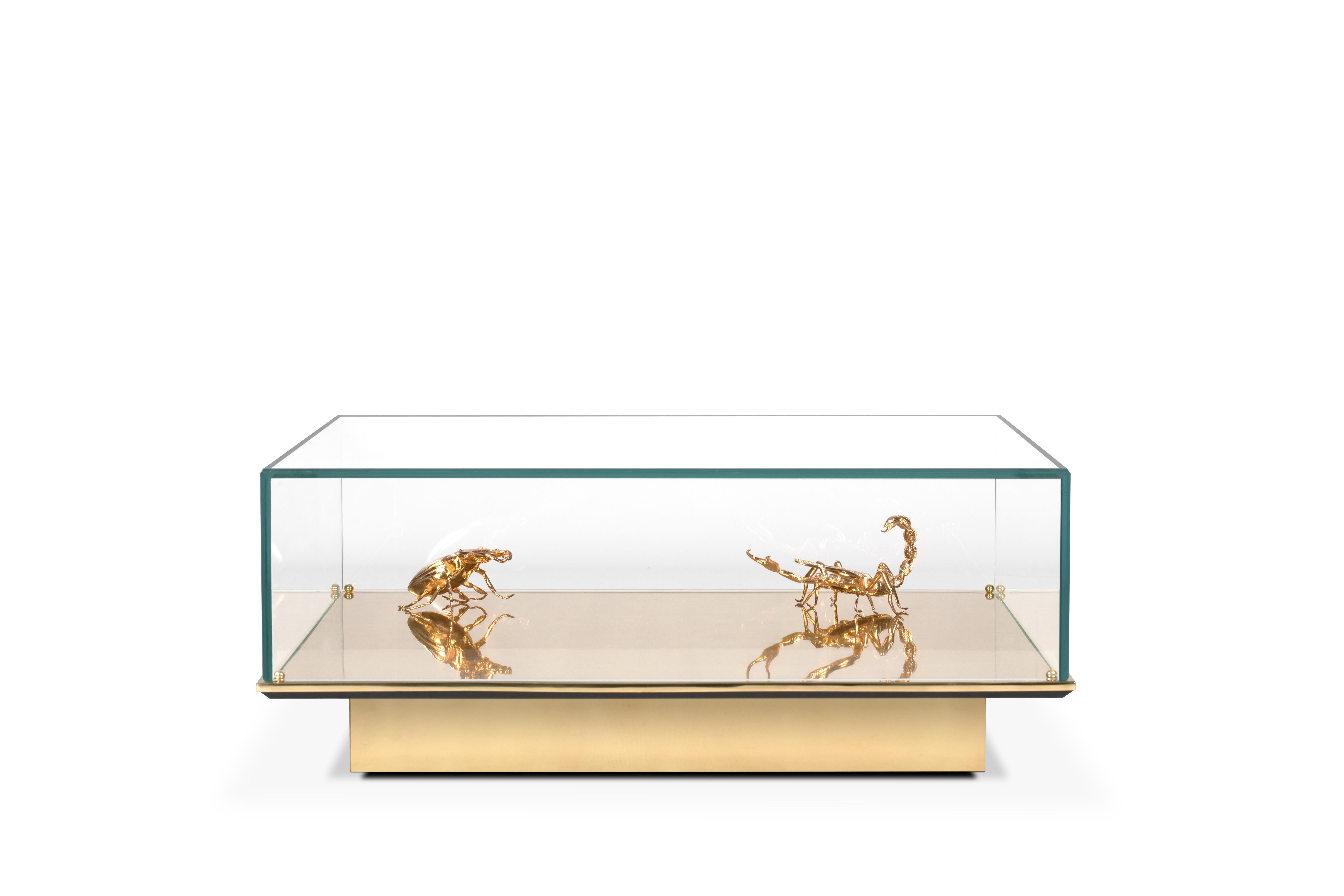 XXIe siècle et contemporain Table centrale Metamorphosis, verre marbré et laiton fait main en vente