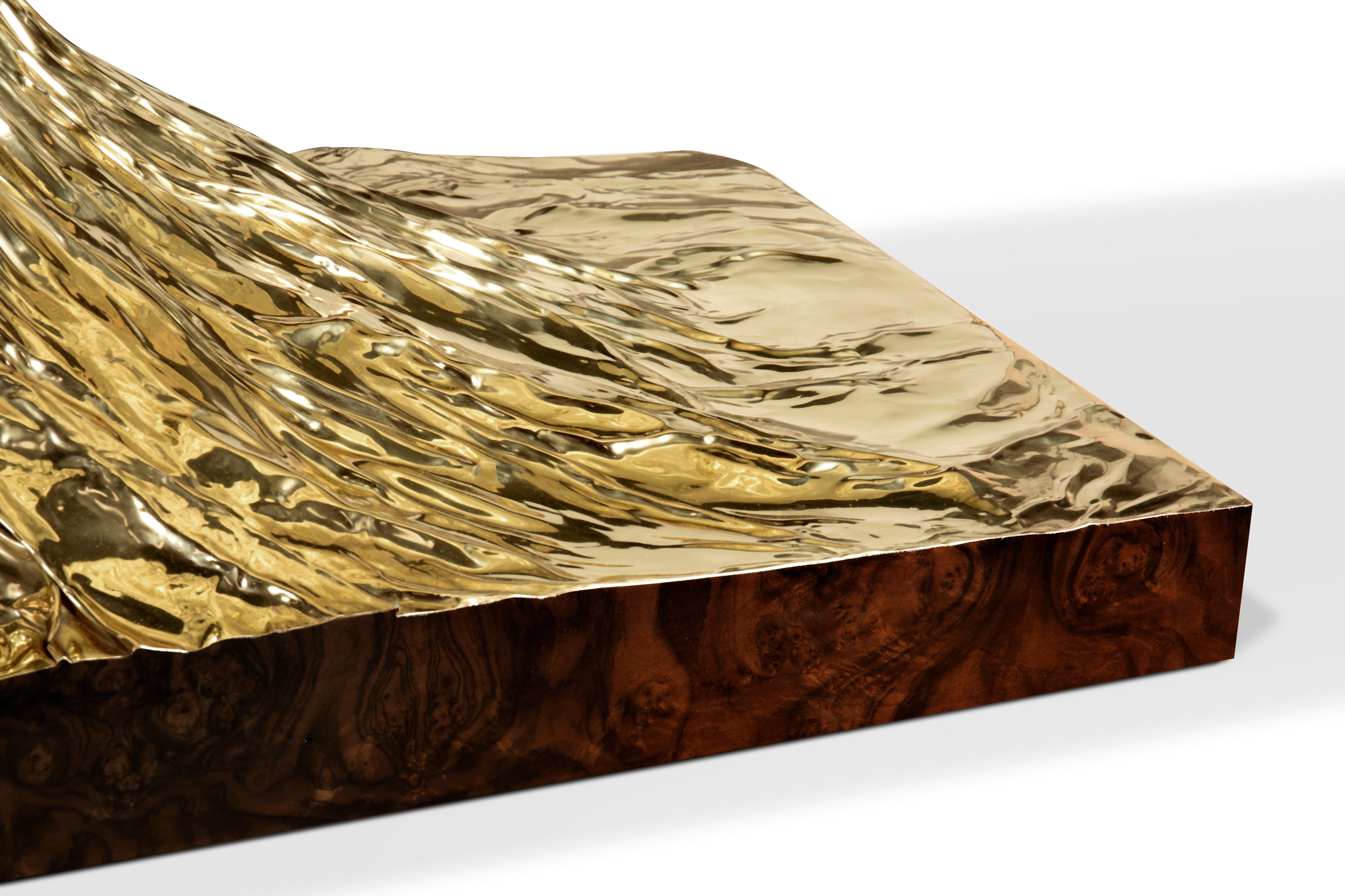 Table de salle à manger Metamorphosis - Laiton et bois martelés à la main - Boca do Lobo Neuf - En vente à Rio Tinto, PT