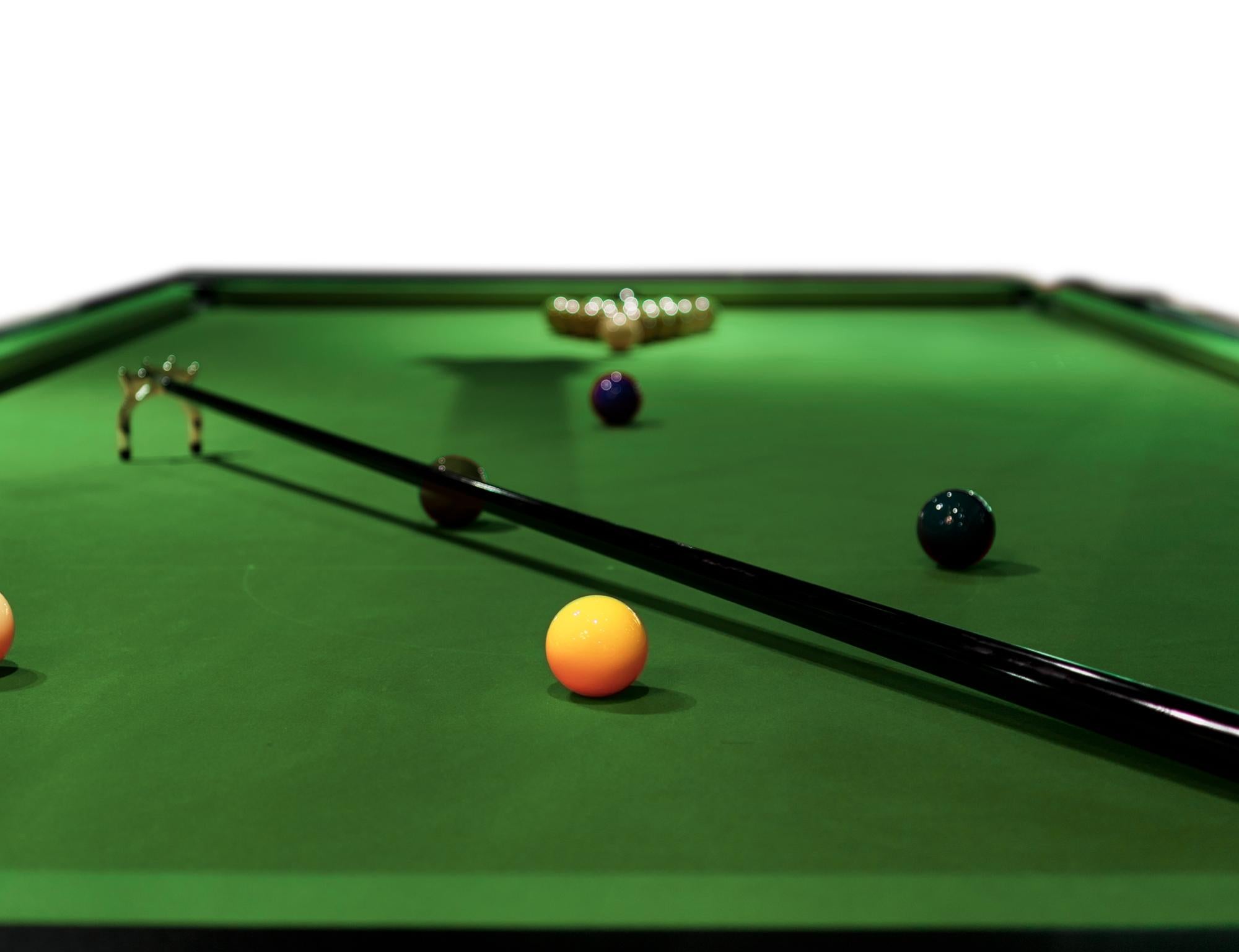 Portugais Table de snooker Metamorphosis, fabriquée à la main en laiton et bois - Boca do Lobo en vente