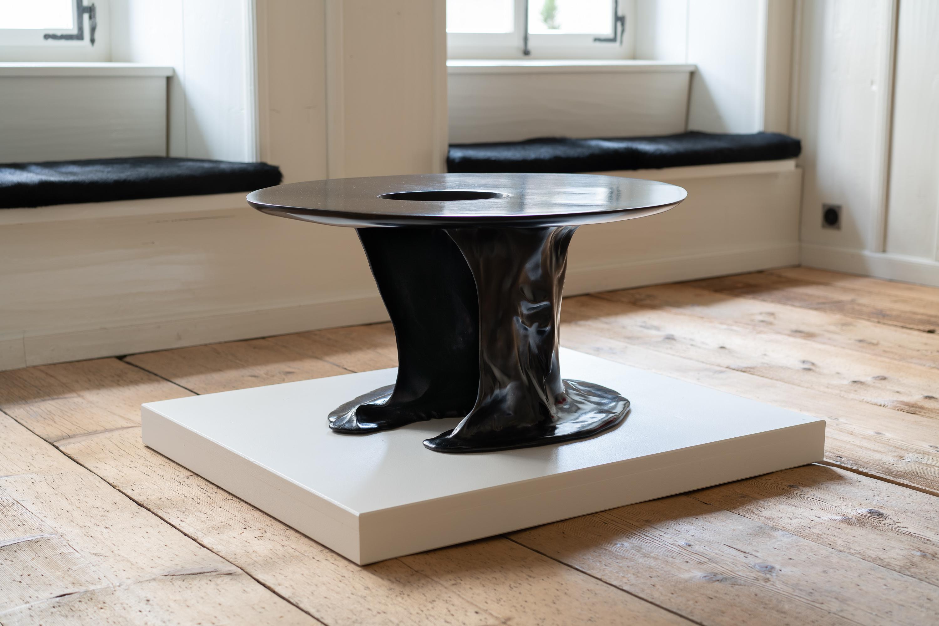Britannique Table basse Metamorphosis II de Kris Lamba Studio en vente