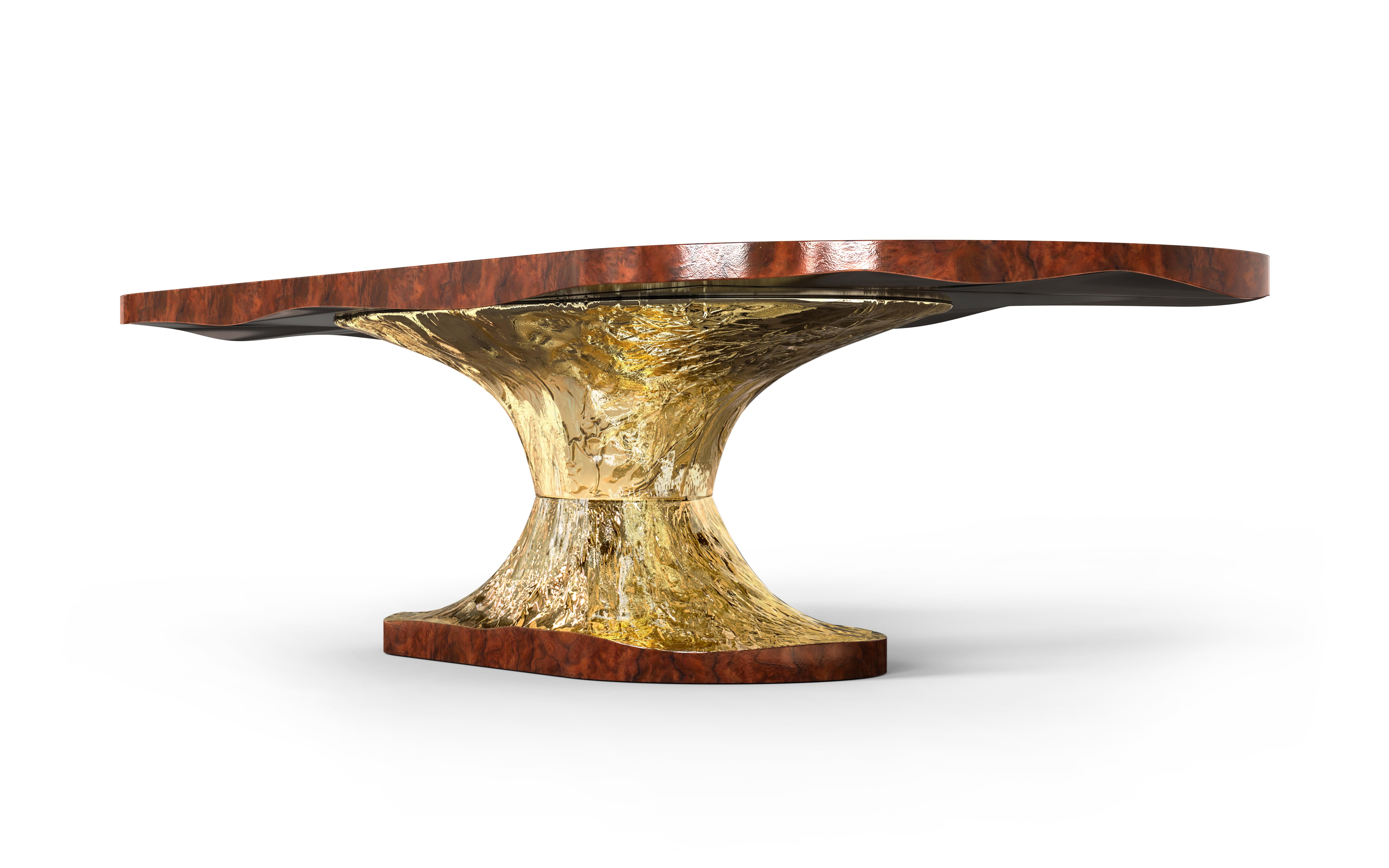 Portugais Table de salle à manger ovale Metamorphosis - Laiton et bois martelés à la main - Boca do Lobo en vente