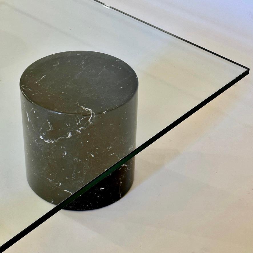 Impressive metaphora coffee table in very good condition and with a great patina! This coffee table was designed by Lella & Massimo Vignelli in 1979.
Four forms of the Euclidean geometry, the cube, the cylinder, the sphere and the pyramid, made of