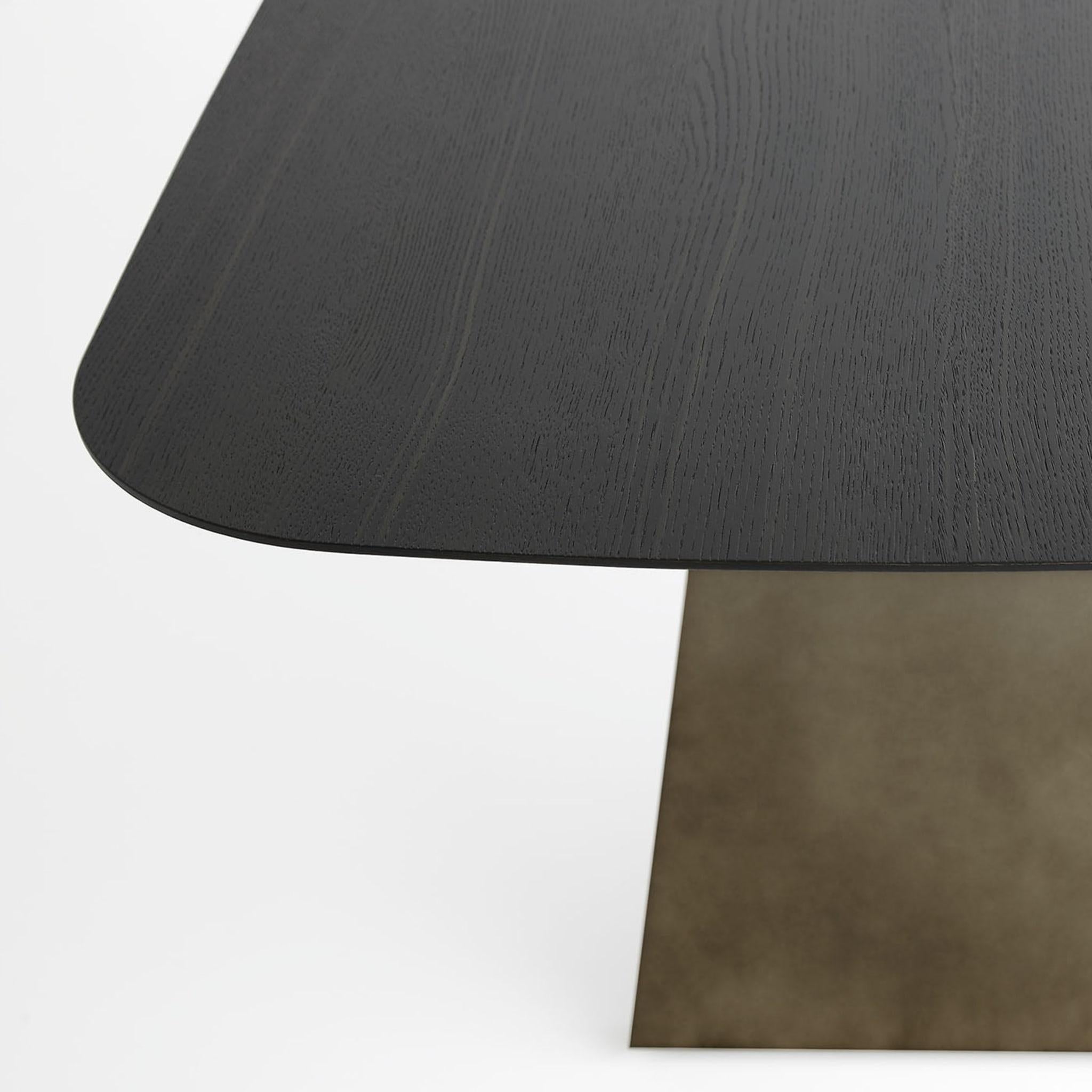 Contemporary Metaverso Laguna Durmast-Veneered Table For Sale