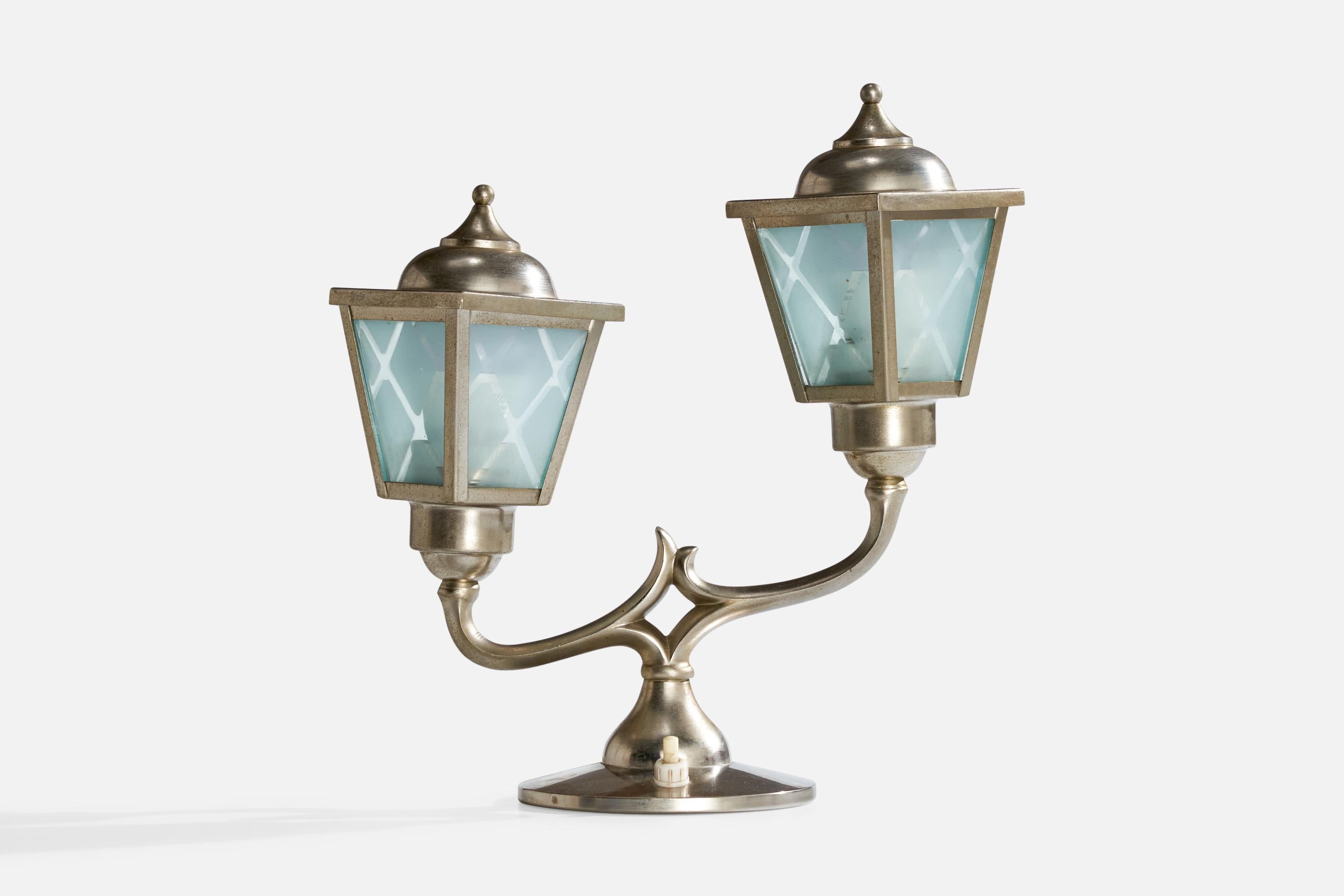 Lampada da tavolo in peltro e vetro acidato prodotta da Metawa Holland, Paesi Bassi, anni '50 circa.

Dimensioni della lampada con paralume (pollici): 10,75