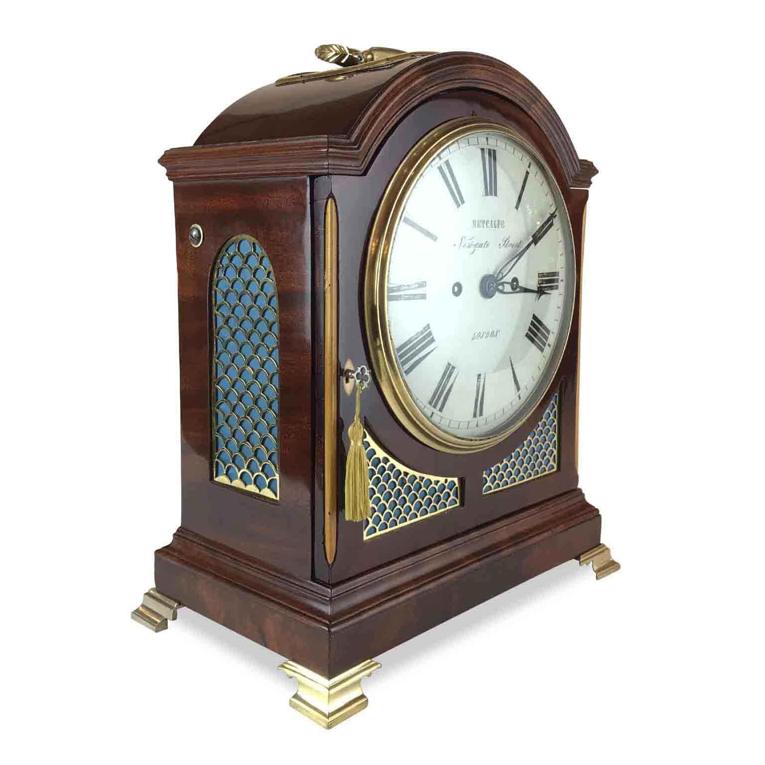 Metcalfe London 19th Century George III Mahogany Bracket Clock In Good Condition In Milan, IT