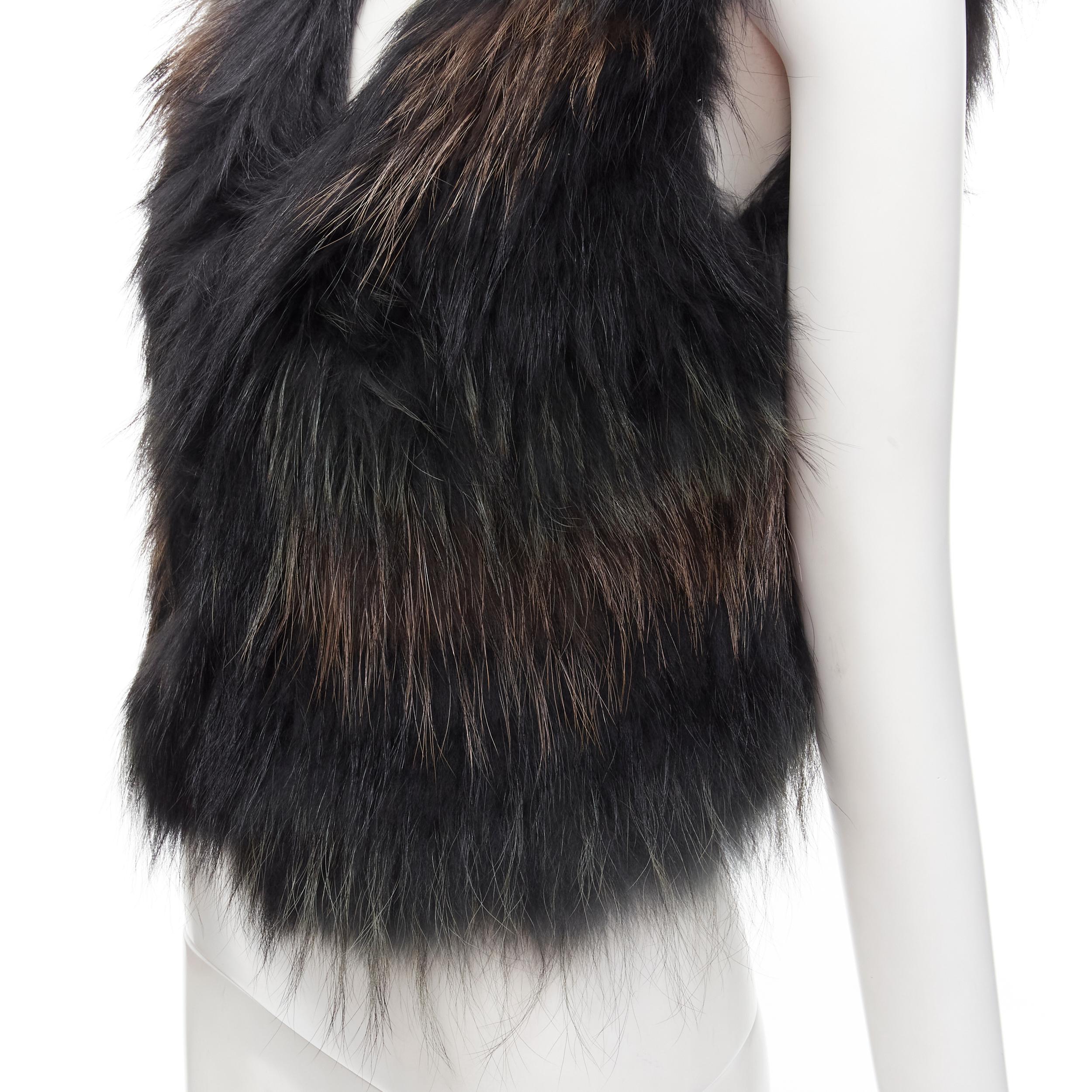 METEO YVES SALOMON black brown green racoon fur vest jacket IT36 XS
Brand: Meteo Yves Salomon
Extra Detail: Racoon fur dyed in black brown and green.

CONDITION:
Condition: Excellent, this item was pre-owned and is in excellent condition.