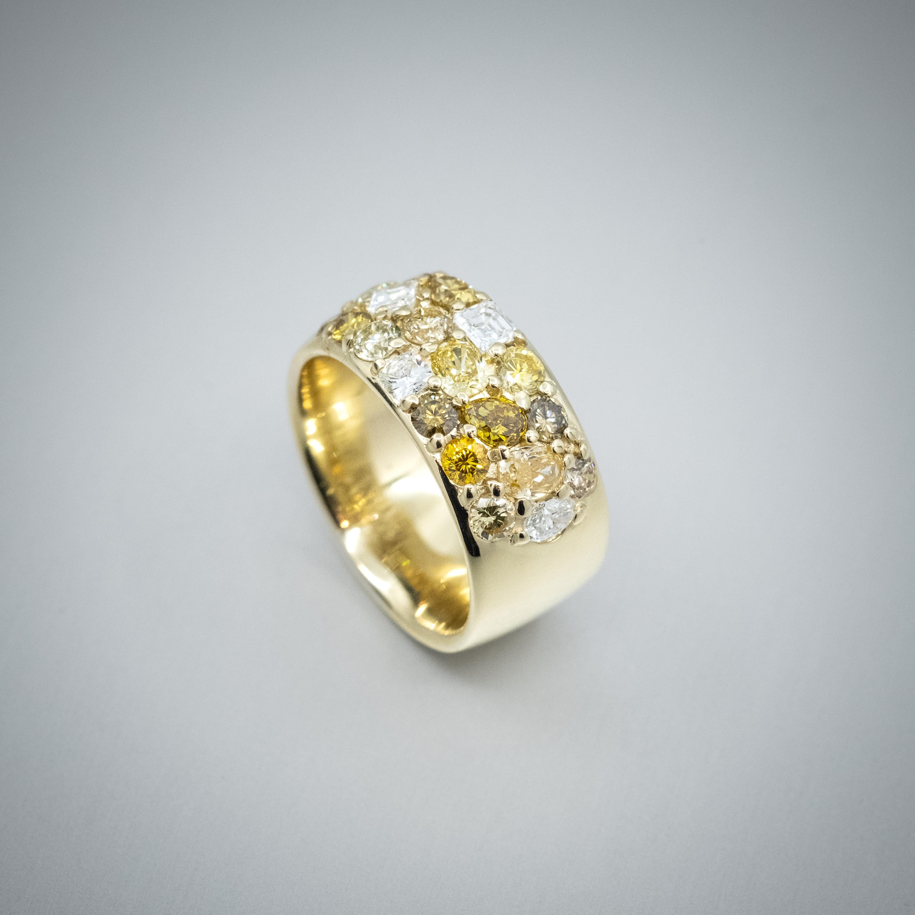 Round Cut 'Meteor' Yellow Diamond Ring in 14ct yellow gold For Sale
