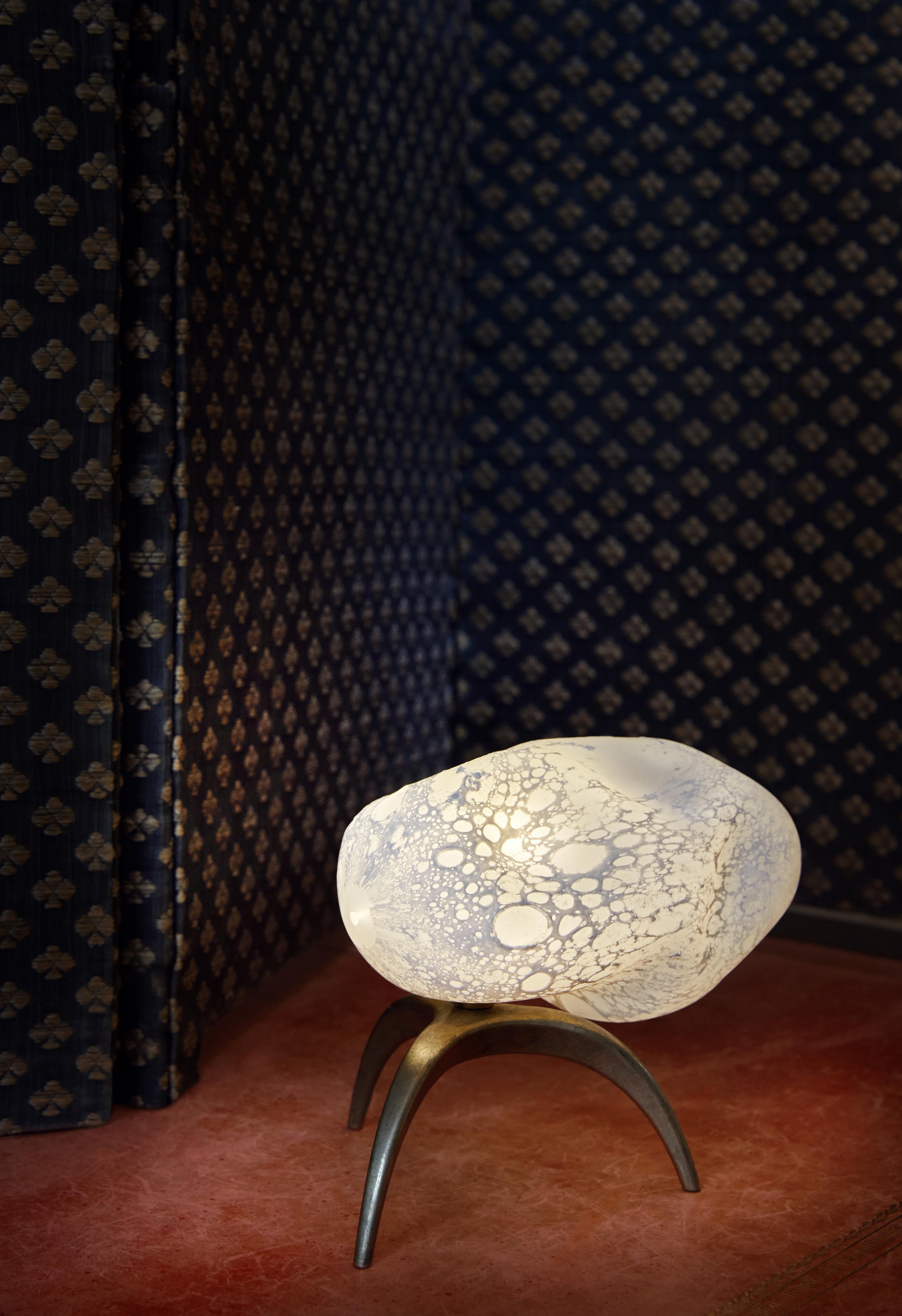 XXIe siècle et contemporain Lampe de table sculptée Meteore, Ludovic Clément d'Armont en vente