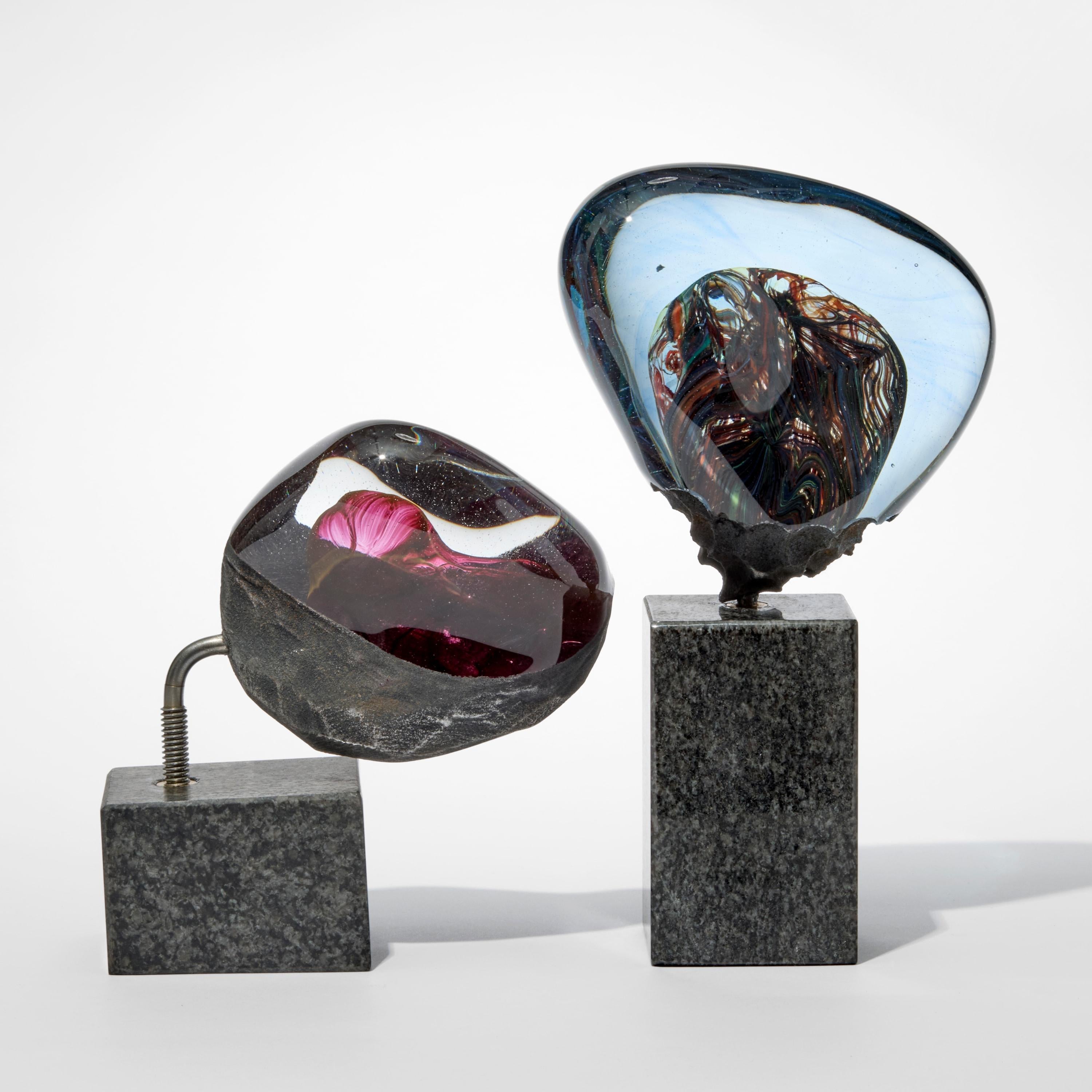 Britannico Meteorite 01, una scultura in vetro rosa e trasparente, acciaio e granito di Jon Lewis in vendita