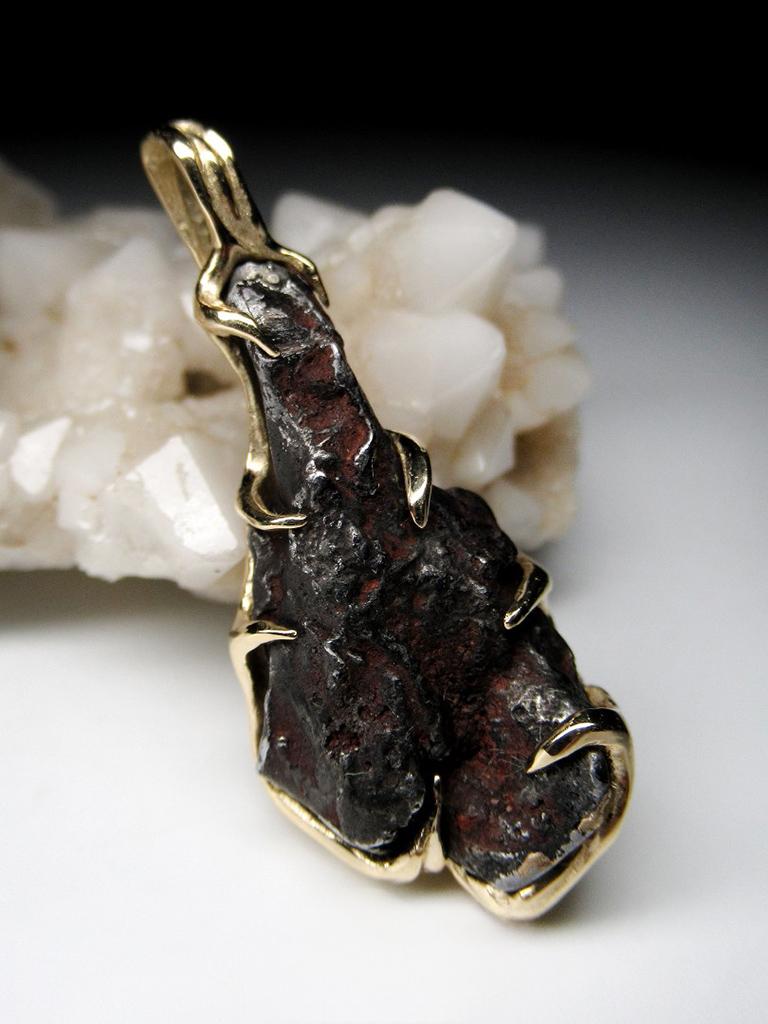 Meteorite Gold Pendant Yellow Gold Unisex Necklace en vente 2