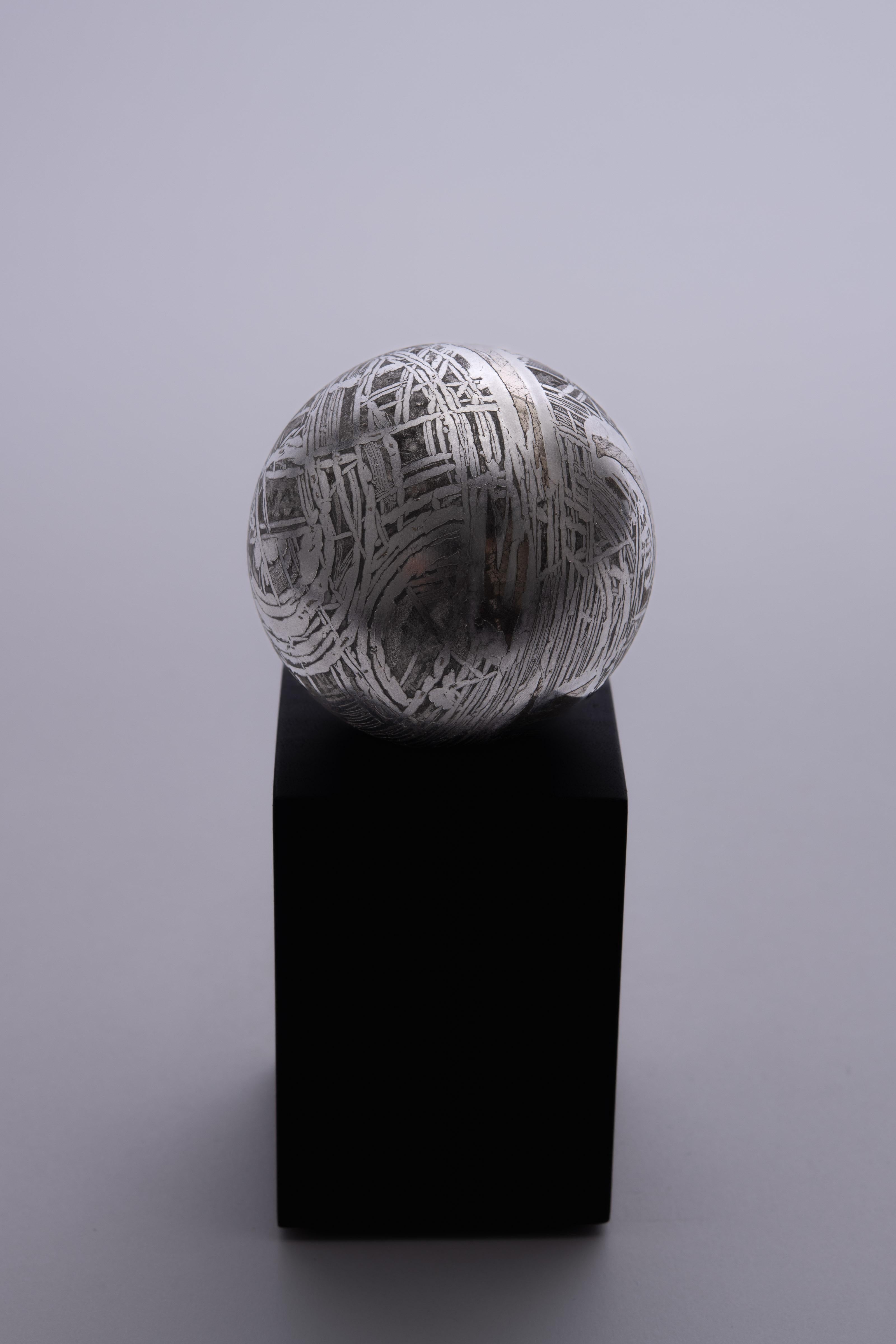Extraterrestrial Iron Sphere from the Aletai Meteorite In Excellent Condition For Sale In London, GB