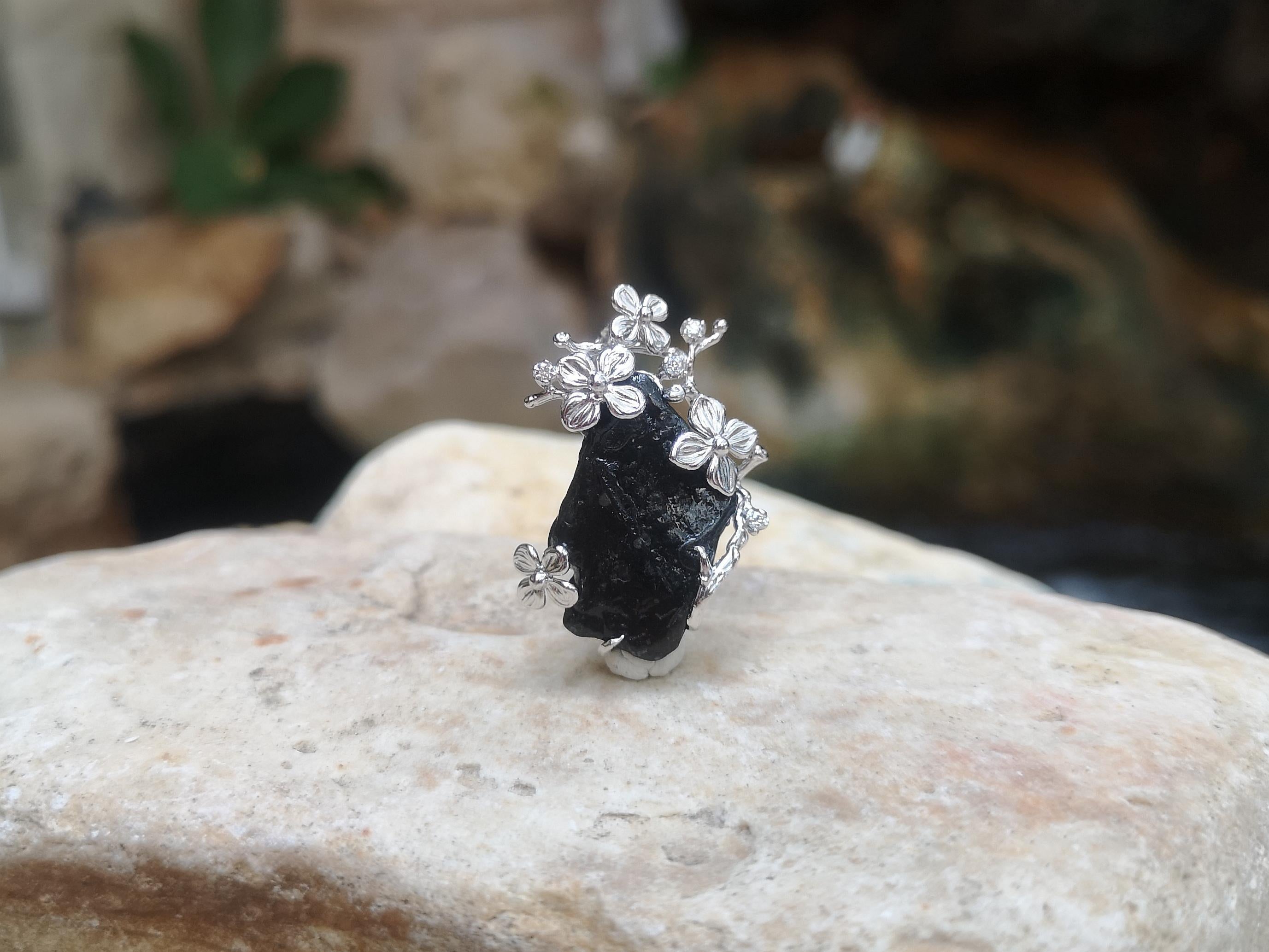 Contemporary Meteorite with Diamond Brooch/Pendant Set in 18 Karat White Gold Settings For Sale