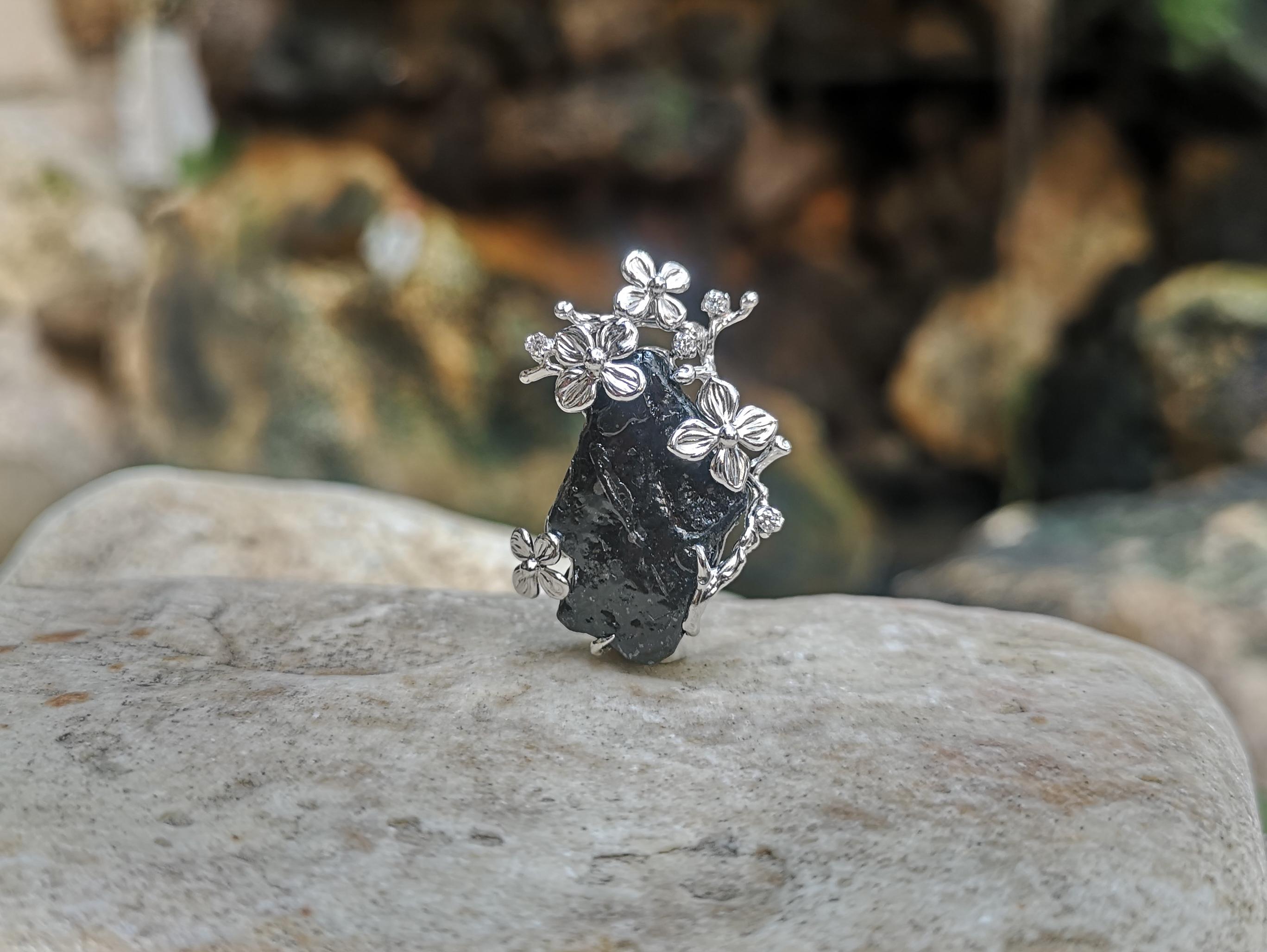 Meteorite with Diamond Brooch/Pendant Set in 18 Karat White Gold Settings For Sale 1