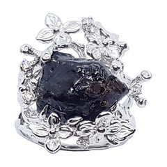 Bague Meteorite avec diamants sertie dans des montures en or blanc 18 carats