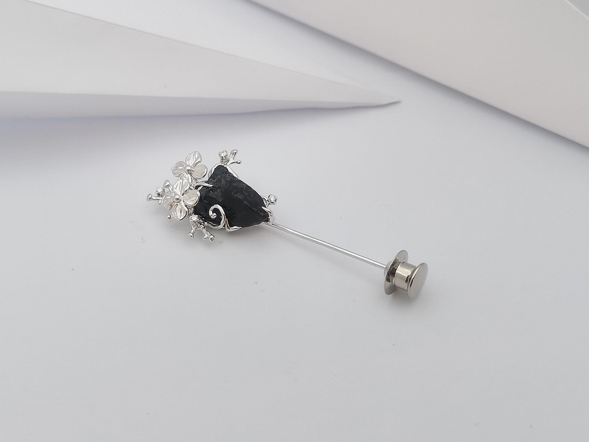Contemporain Épingle à cravate Meteorite avec diamants sertie en or blanc 18 carats en vente