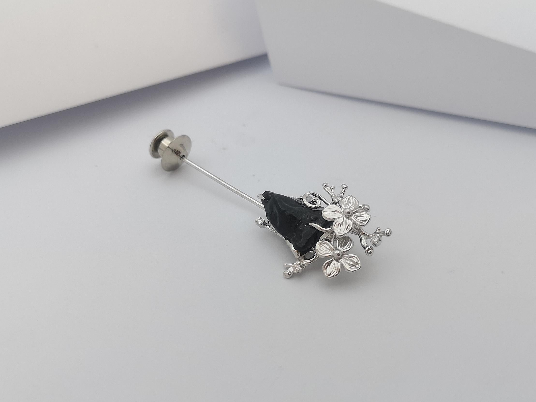 Meteorite with Diamond Tie Pin Set in 18 Karat White Gold Settings In New Condition For Sale In Bangkok, TH