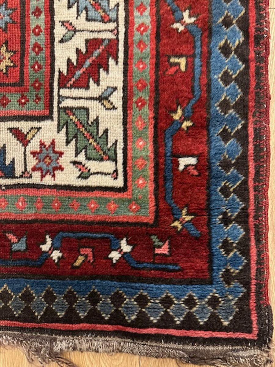 Methanteppich aus dem südöstlichen Kaukasus, Gebiet Talish

Alter: ca. 1870

Größe: 7′.6 