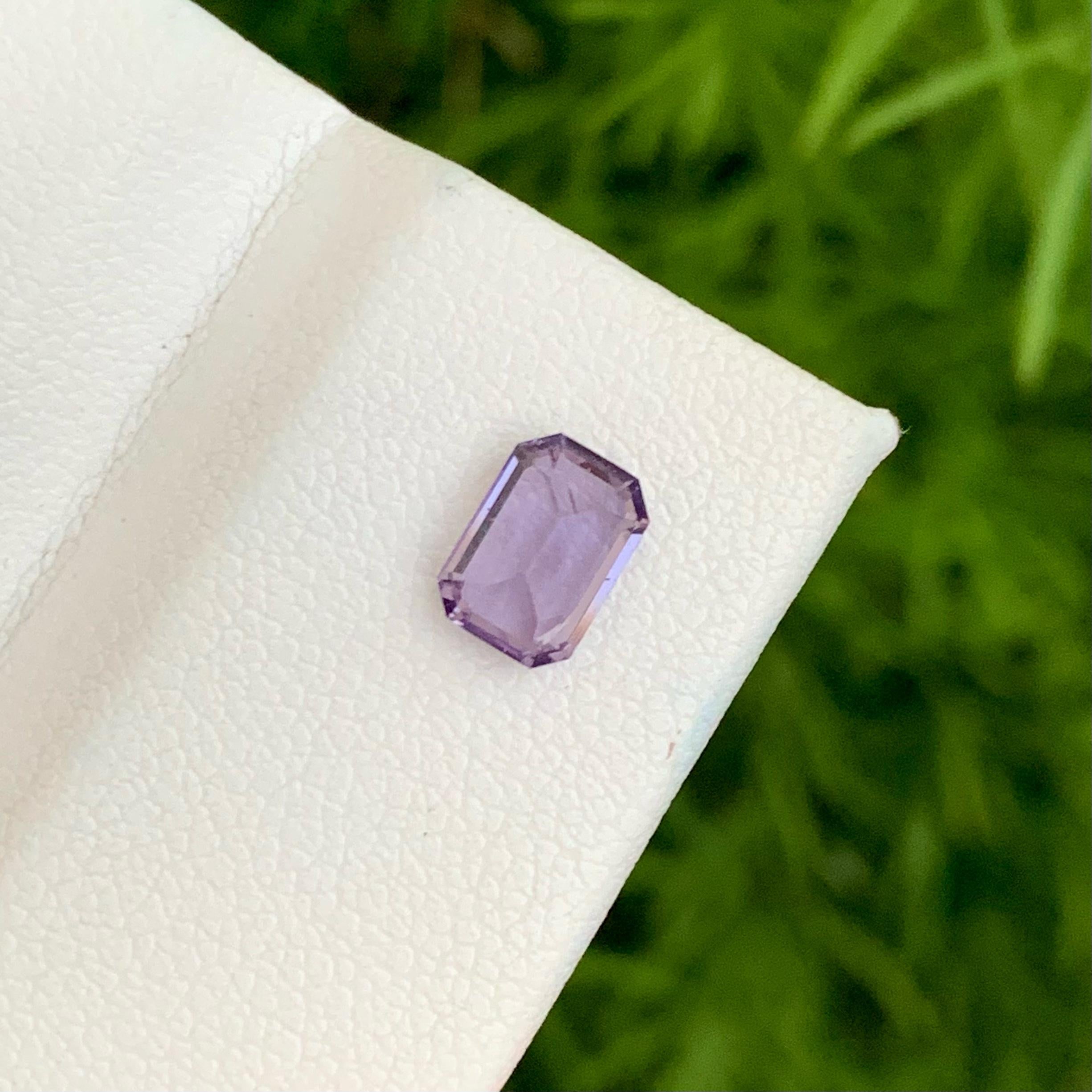 Women's or Men's Meticulously Purple Hued Spinel 1.05 carats Emerald Cut Natural Brumes Gemstone For Sale