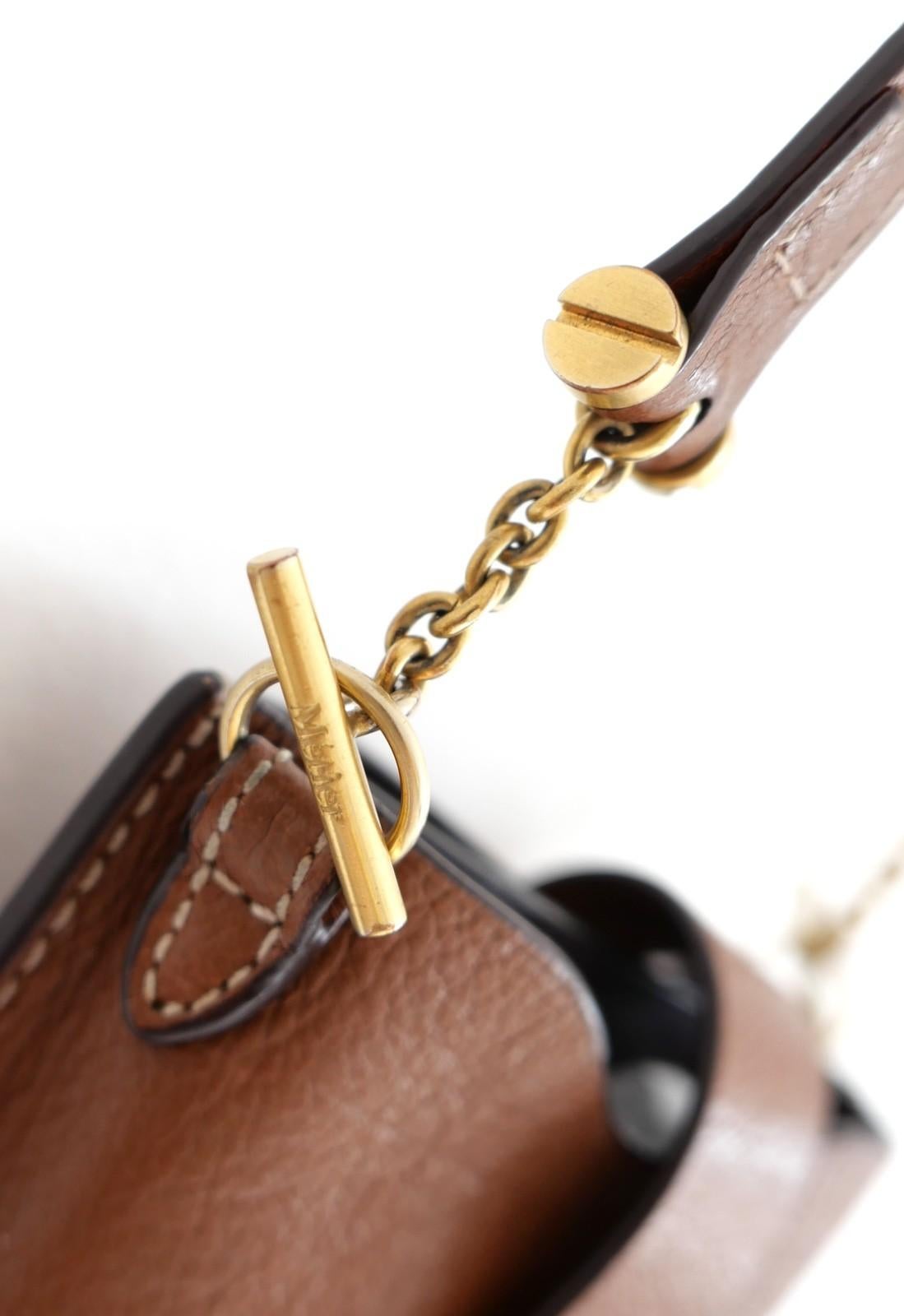 Gris Metier Minimalist Crossbody Pouch Bag Brown Leather en vente