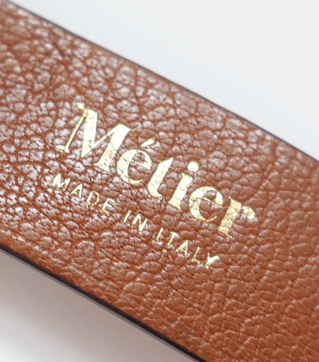 Metier Minimalist Crossbody Pouch Bag Brown Leather en vente 2