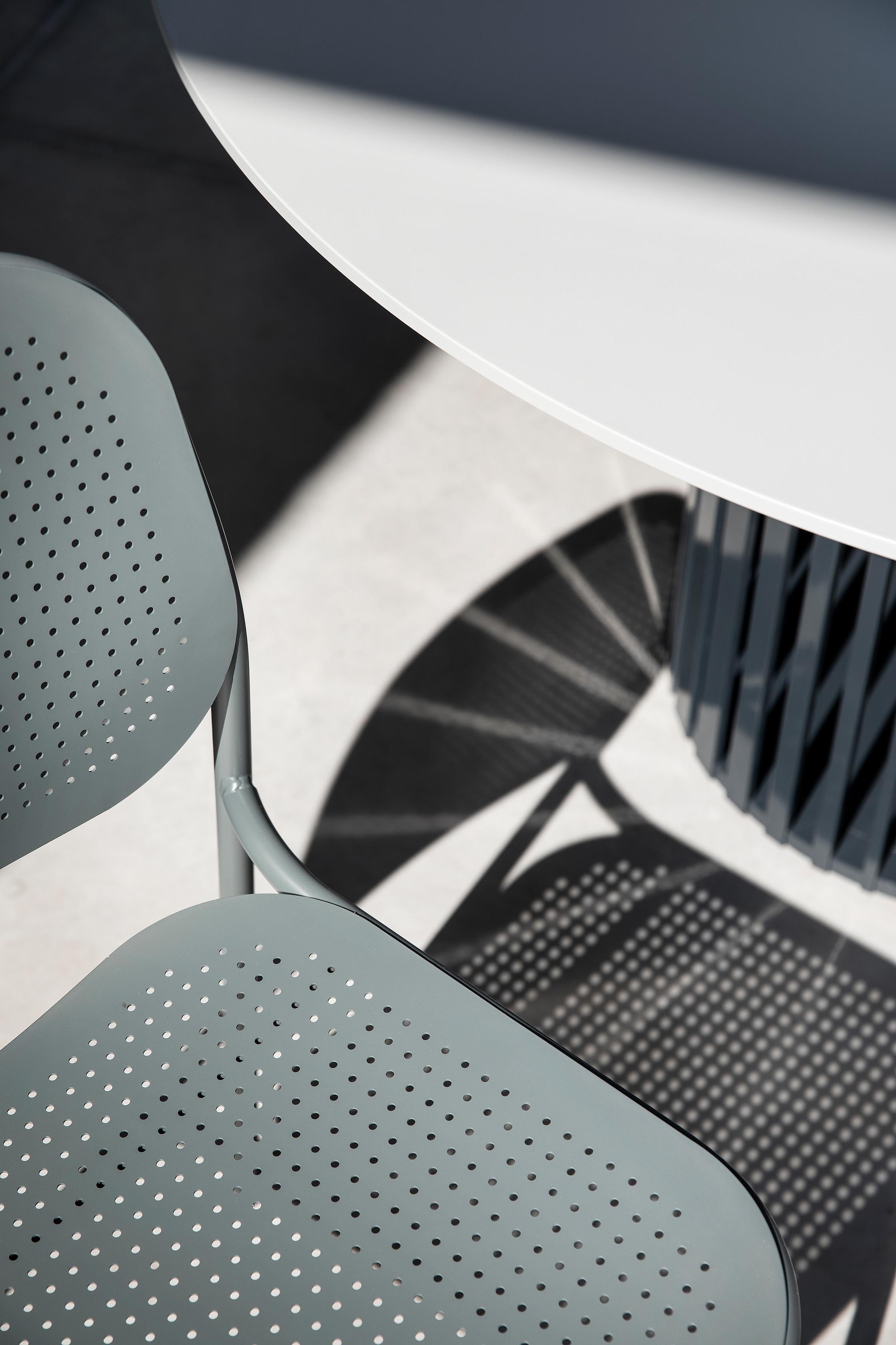 Metis 170 Dot Chair, Metall, Farben, Outdoor, Objekt, Bar, Restaur, Design im Angebot 4