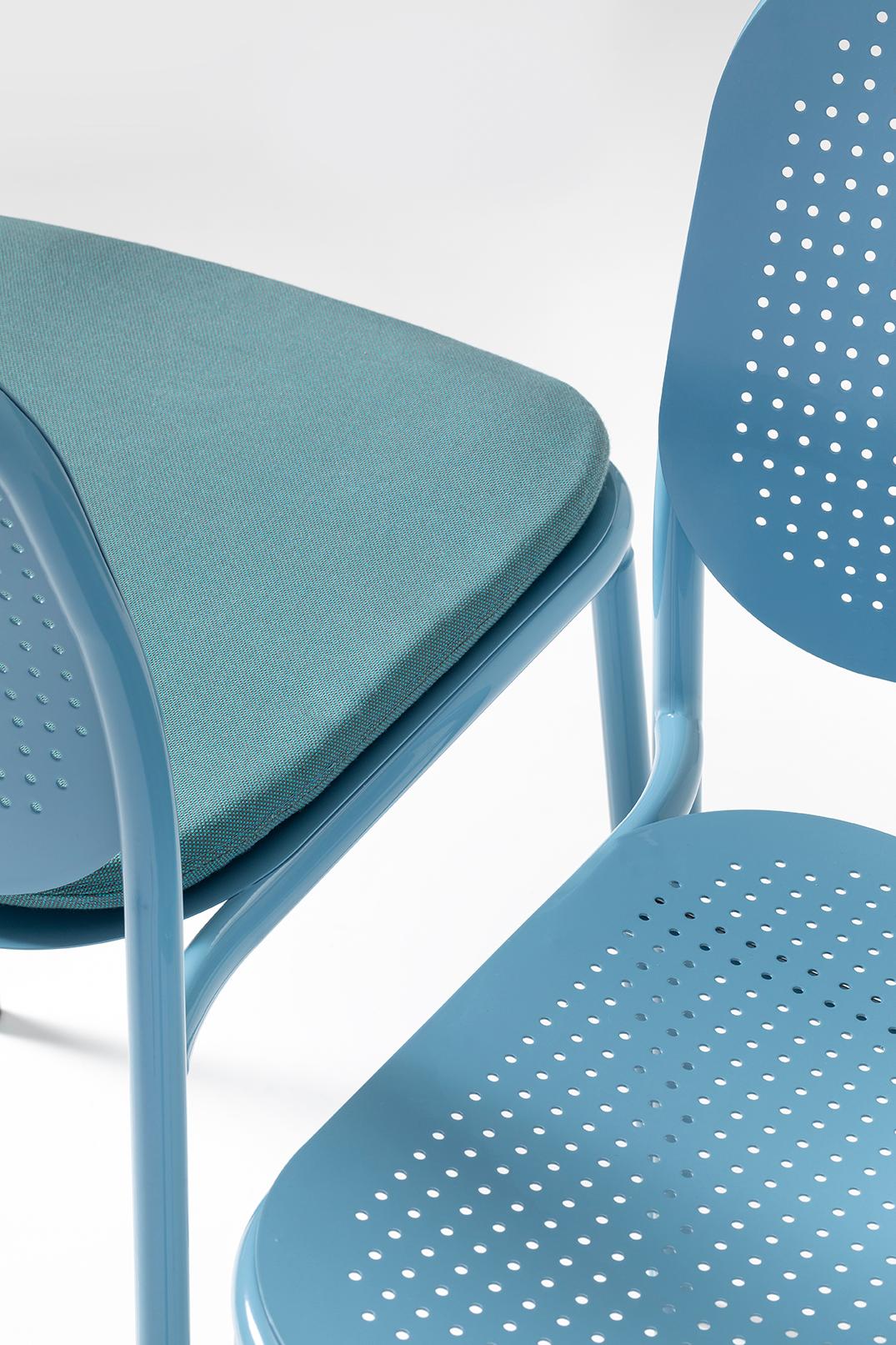 Metis 170 Dot Chair, Metall, Farben, Outdoor, Objekt, Bar, Restaur, Design (Italienisch) im Angebot