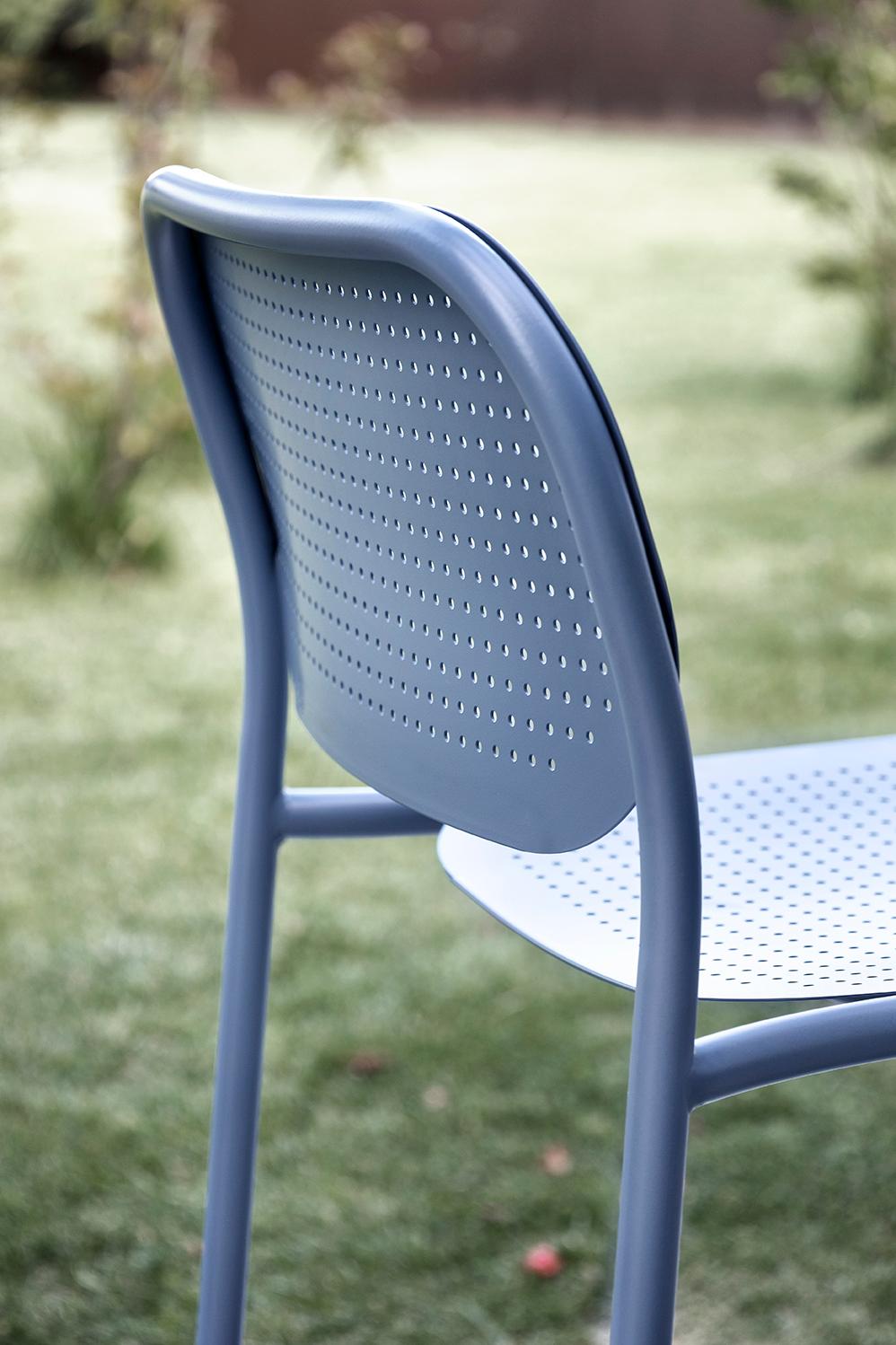 Metis 170 Dot Chair, Metall, Farben, Outdoor, Objekt, Bar, Restaur, Design (21. Jahrhundert und zeitgenössisch) im Angebot