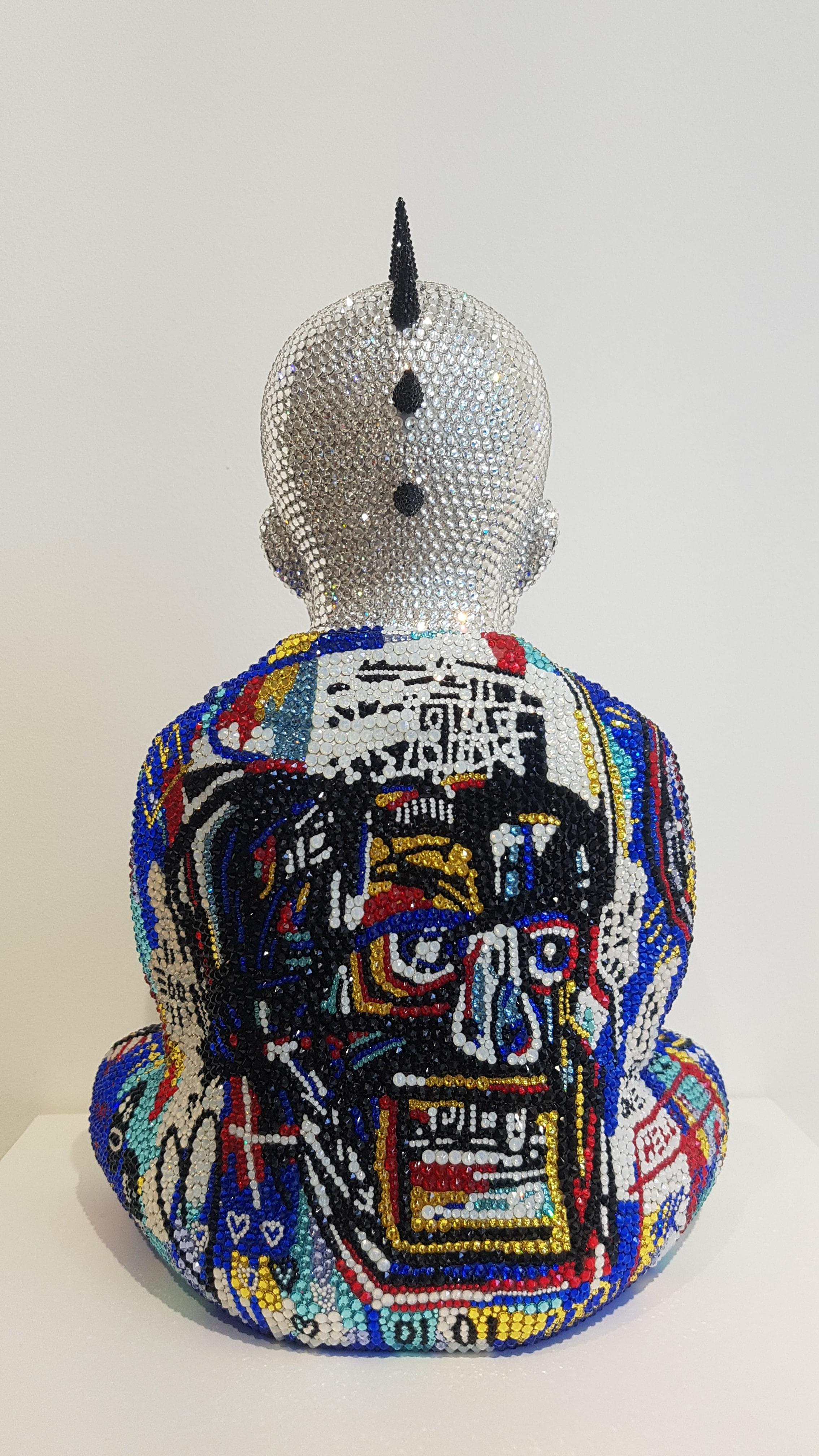 Cette œuvre unique de Michele Atash est un hommage à Jean-Michel Basquiat. 
Médium : Fibre de verre, peinture acrylique, cristaux Swarovski (28 000)
Œuvre originale - Pièce unique